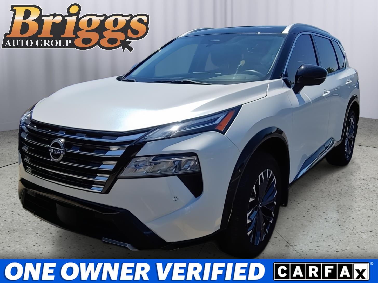 Everest White Pearl/Super Black 2024 Nissan Rogue Platinum AWD SUV / Crossover All-Wheel Drive Continuously Variable Transmission