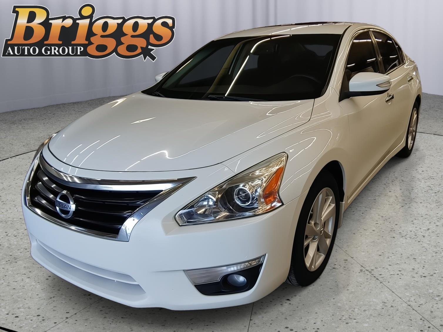 Solid White 2015 Nissan Altima 2.5 SV Sedan Front-Wheel Drive Continuously Variable Transmission