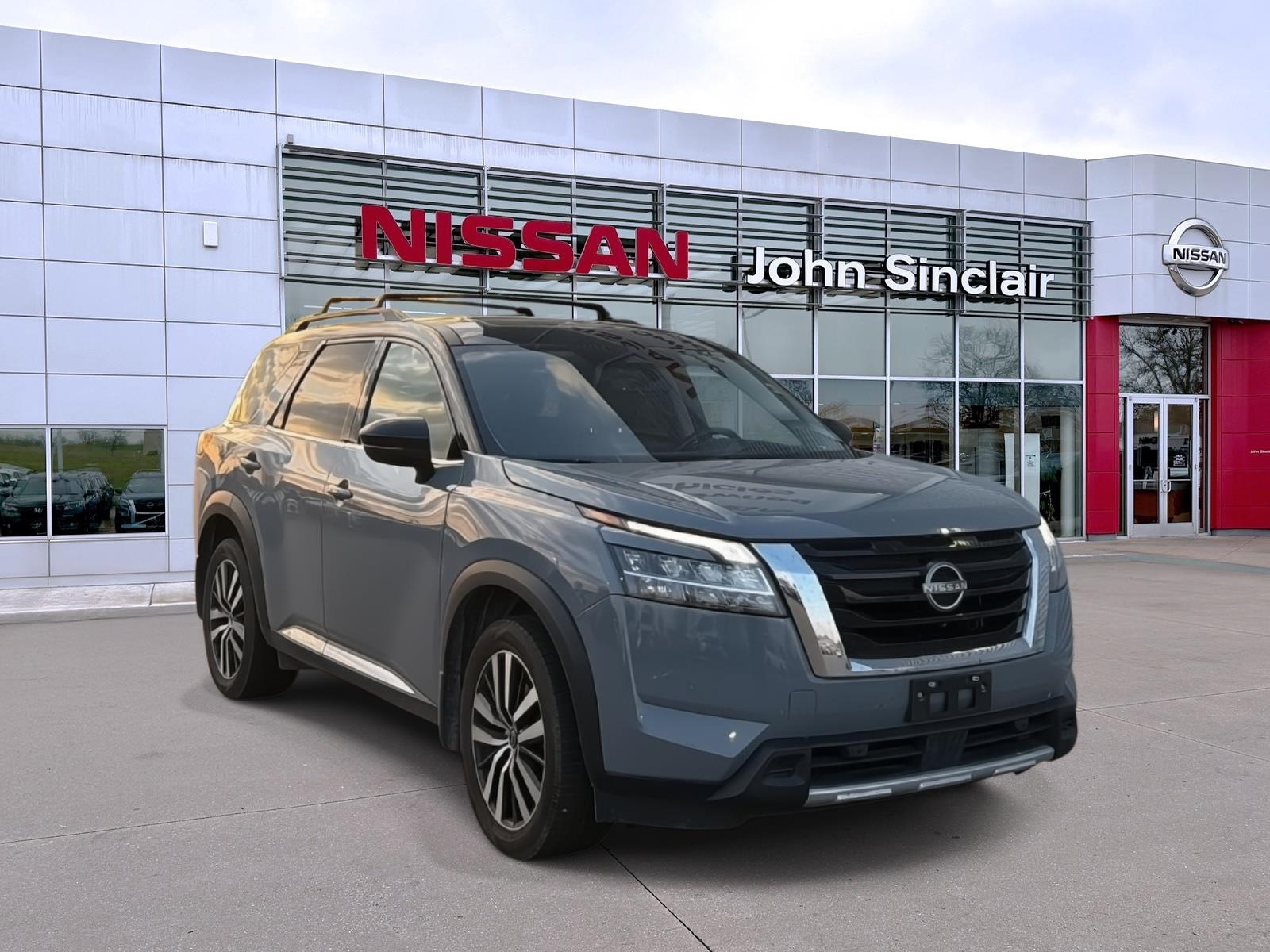 Solid Gray/Super Black 2023 Nissan Pathfinder Platinum 4WD SUV / Crossover All-Wheel Drive Automatic