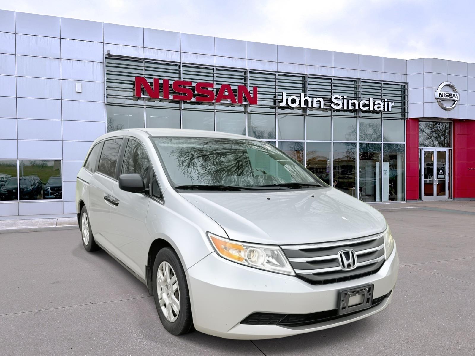 Alabaster Silver Metallic 2013 Honda Odyssey LX FWD Minivan Front-Wheel Drive Automatic