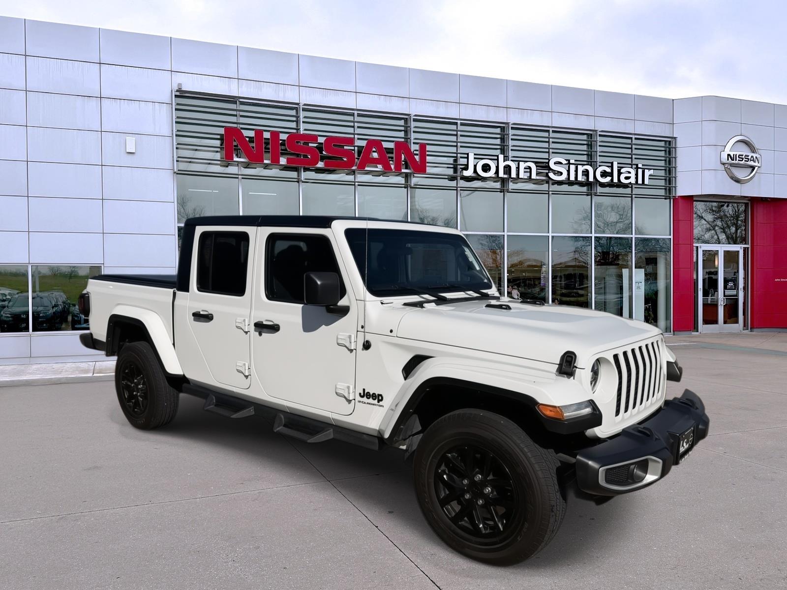 Bright White Clearcoat 2023 Jeep Gladiator Sport S Crew Cab 4WD Pickup Truck Four-Wheel Drive 8-Speed Automatic