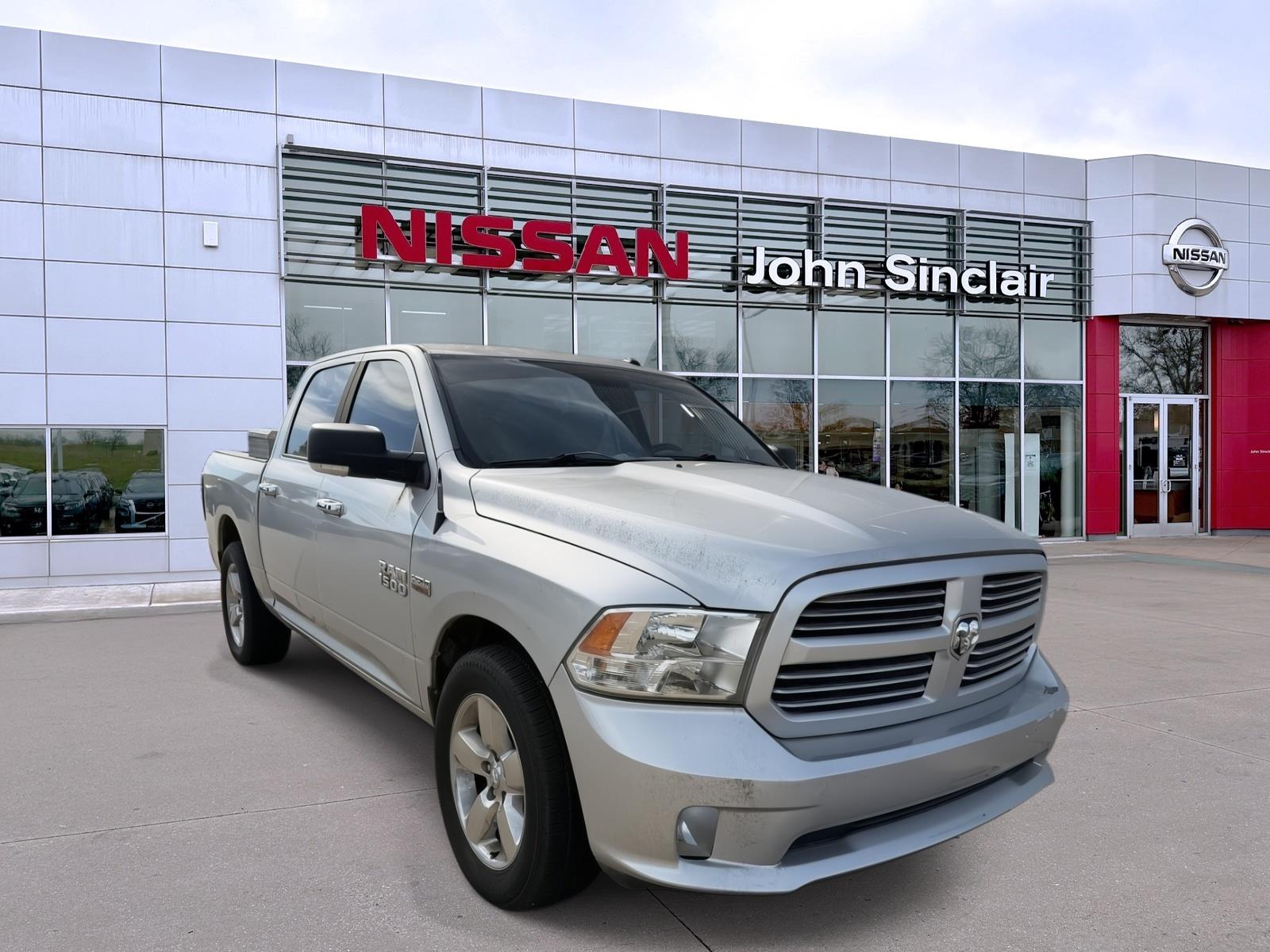 Bright Silver Metallic Clearcoat 2015 RAM 1500 Pickup Truck Four-Wheel Drive 8-Speed Automatic