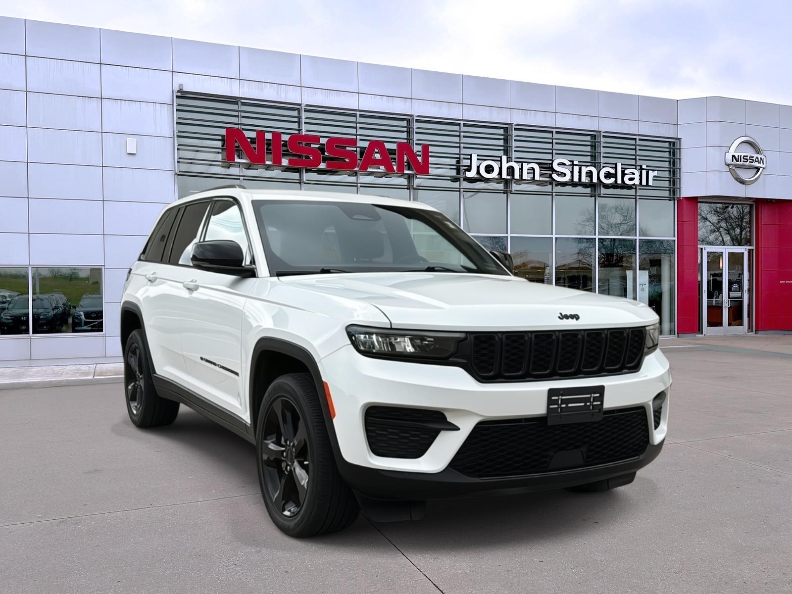2023 Jeep Grand Cherokee Altitude 4WD