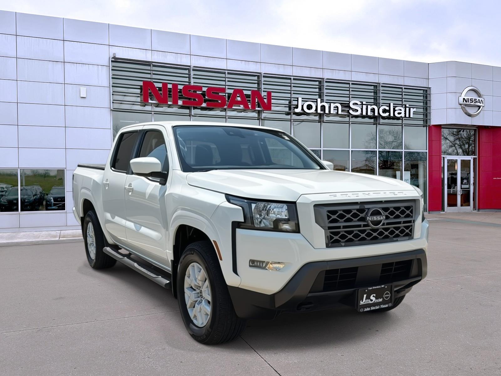 Glacier White 2022 Nissan Frontier Pickup Truck Four-Wheel Drive Automatic