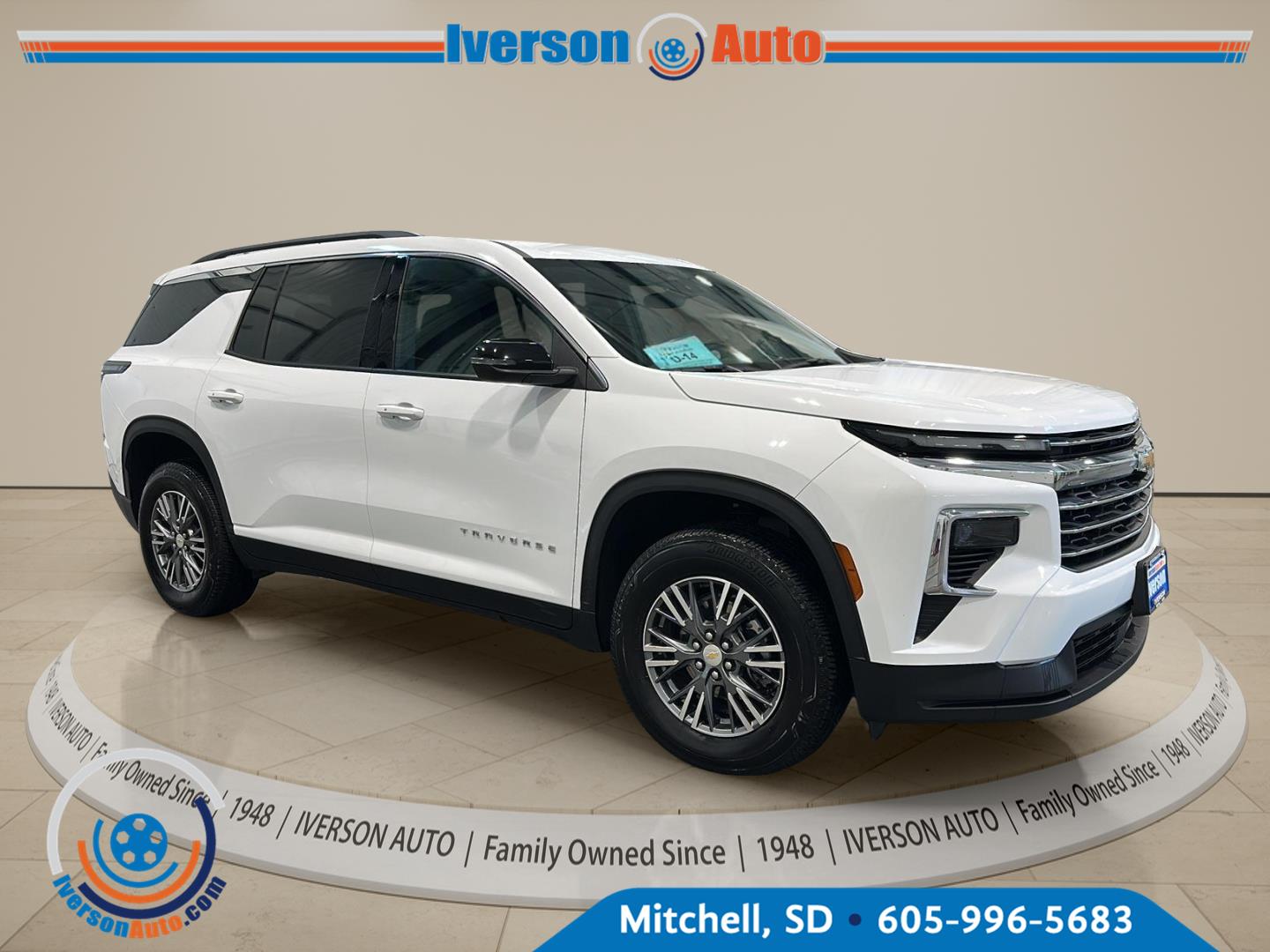 Summit White 2026 Chevrolet Traverse SUV / Crossover Four-Wheel Drive