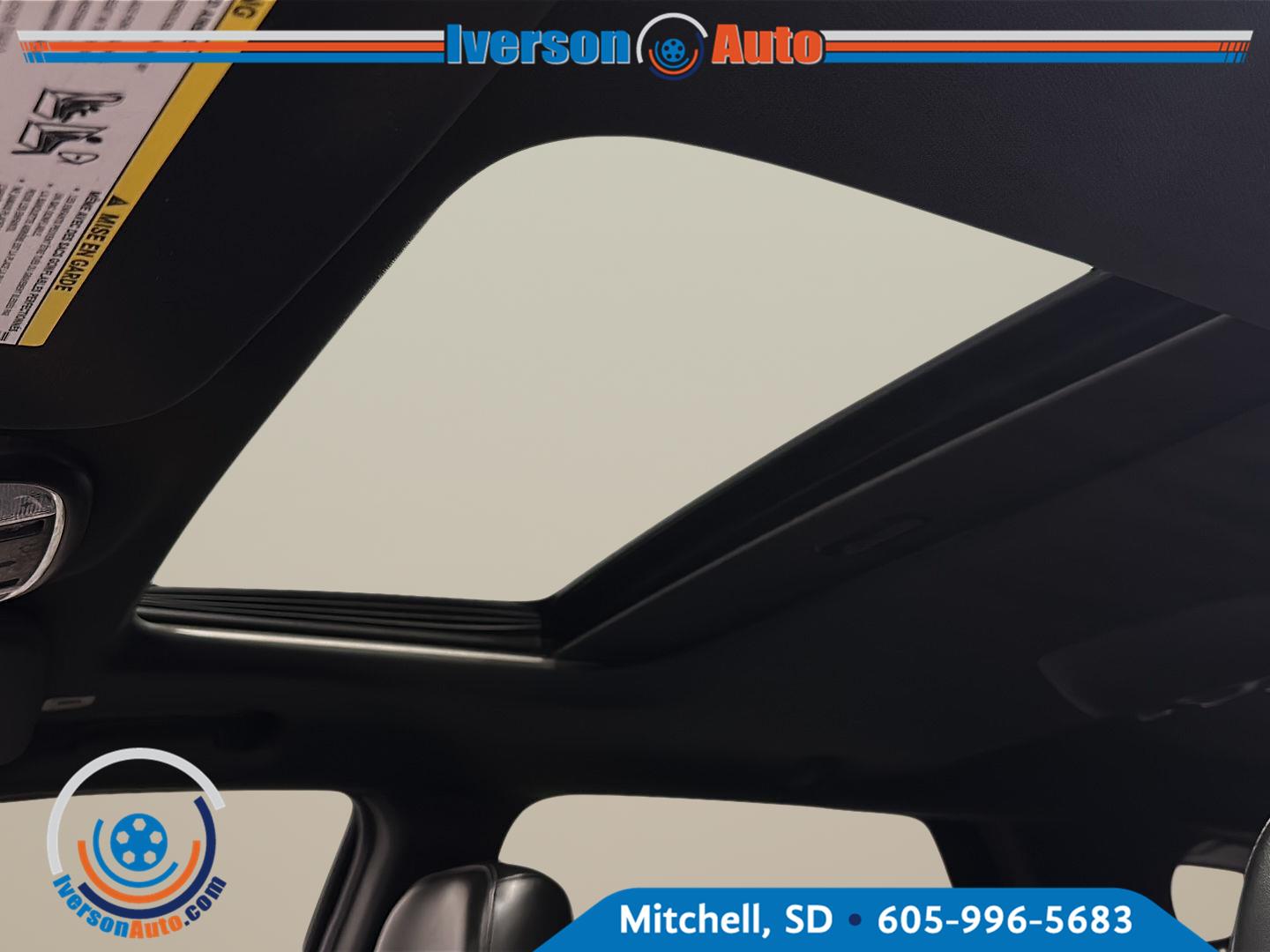 Used 2018 Ivory Tri-Coat Pearl Dodge R/T image 22