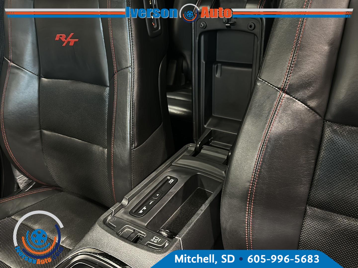 Used 2018 Ivory Tri-Coat Pearl Dodge R/T image 23