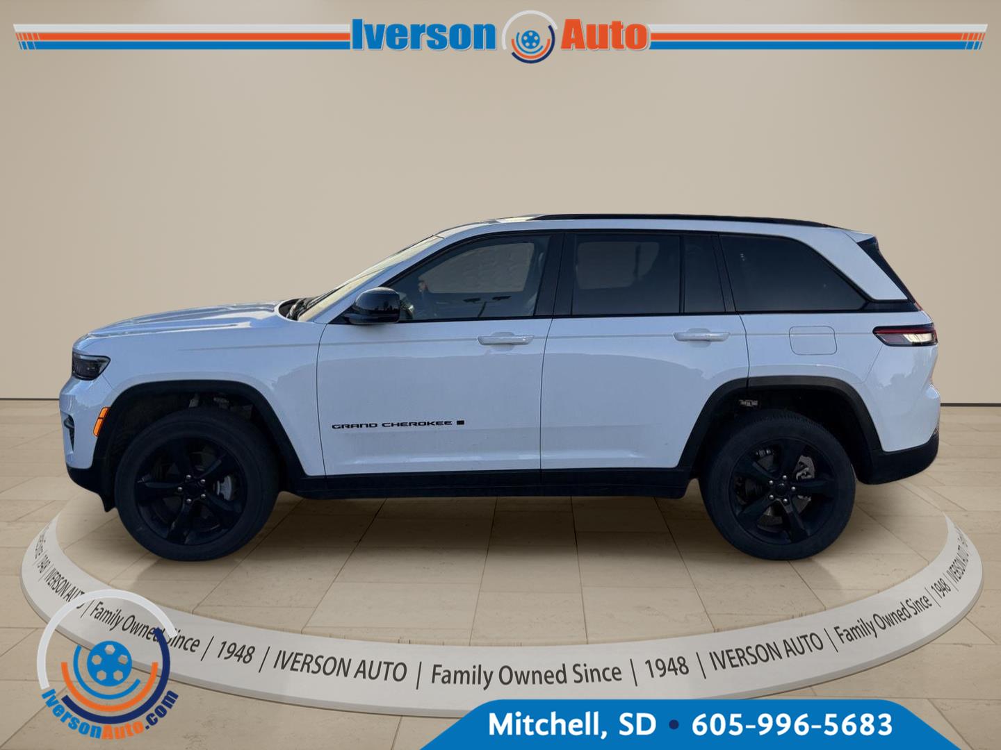 Bright White Clearcoat 2023 Jeep Grand Cherokee SUV / Crossover Four-Wheel Drive 8-Speed Automatic