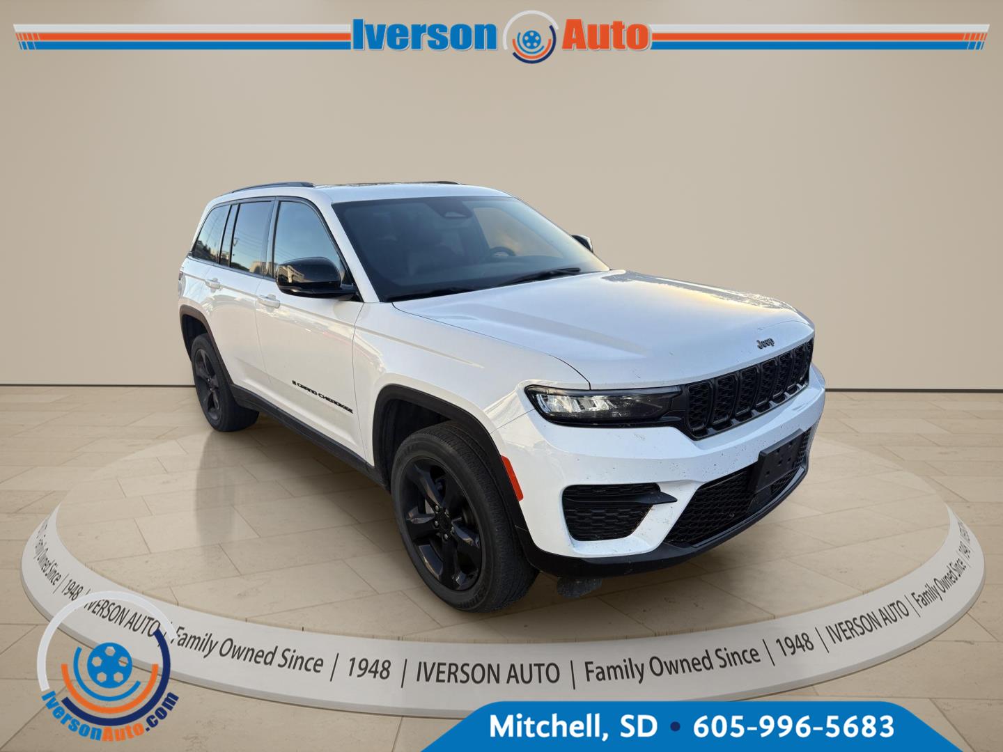  2022 Jeep Grand Cherokee Laredo 4WD   