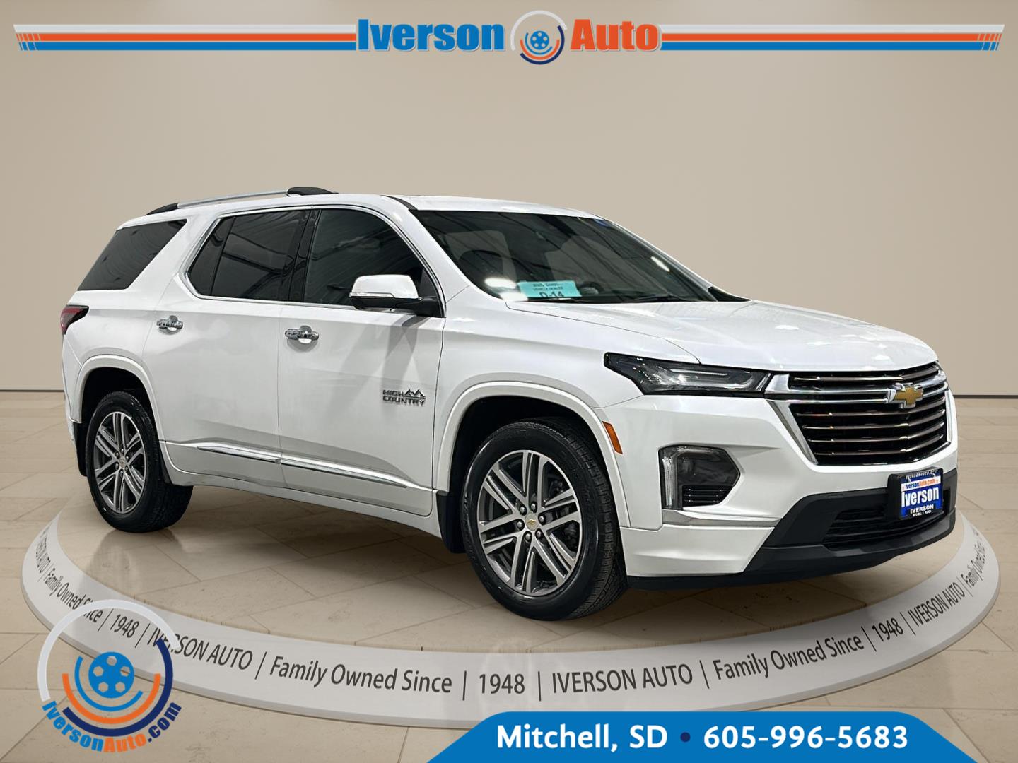 White (Iridescent Pearl Tricoat) 2023 Chevrolet Traverse SUV / Crossover Four-Wheel Drive 9-Speed Automatic