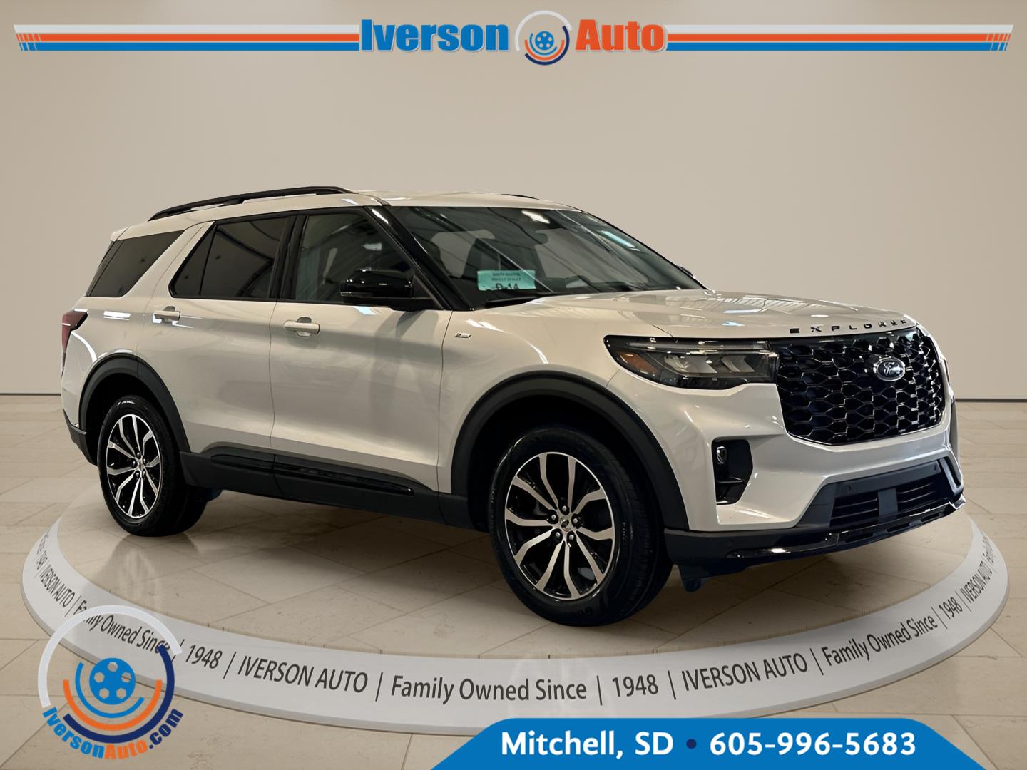 Space White 2026 Ford Explorer SUV / Crossover All-Wheel Drive Automatic