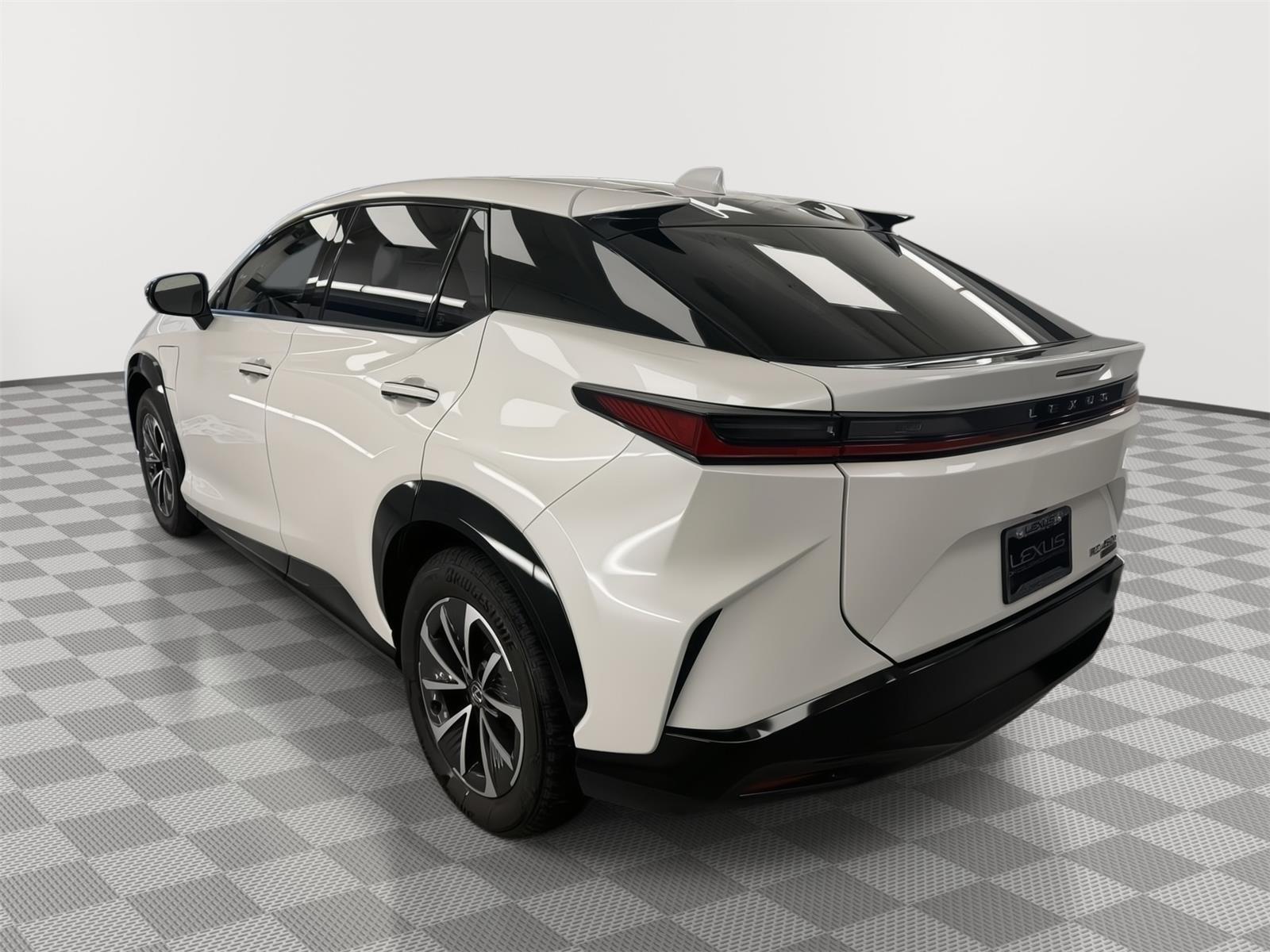 View vehicle photo 7