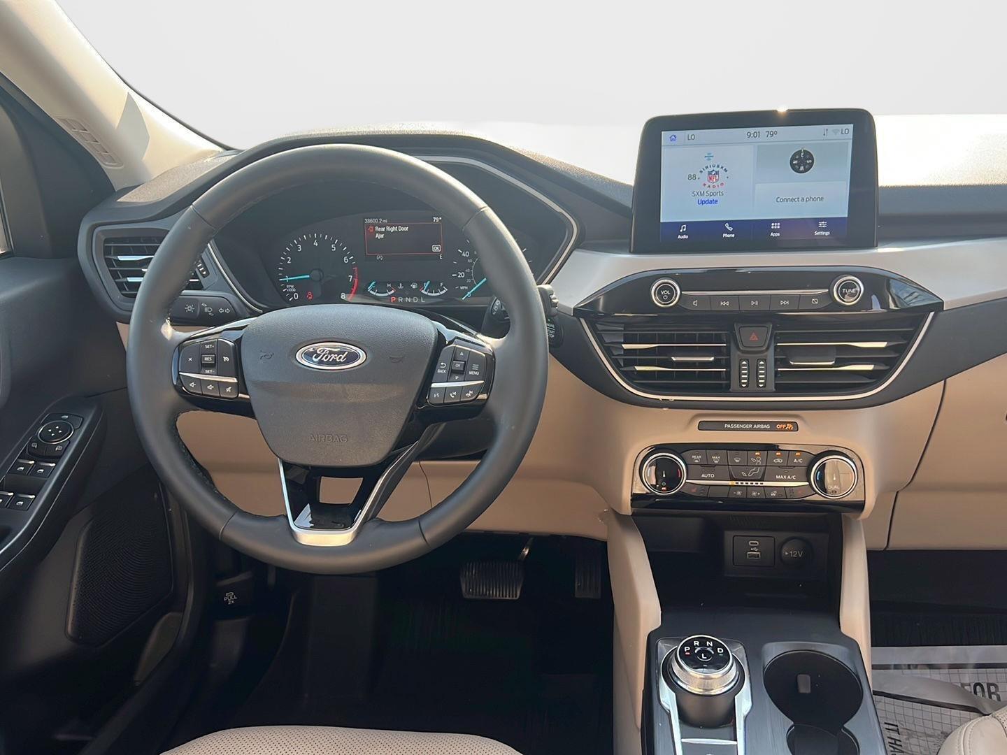 2022 Ford Escape photo 2 of 39
