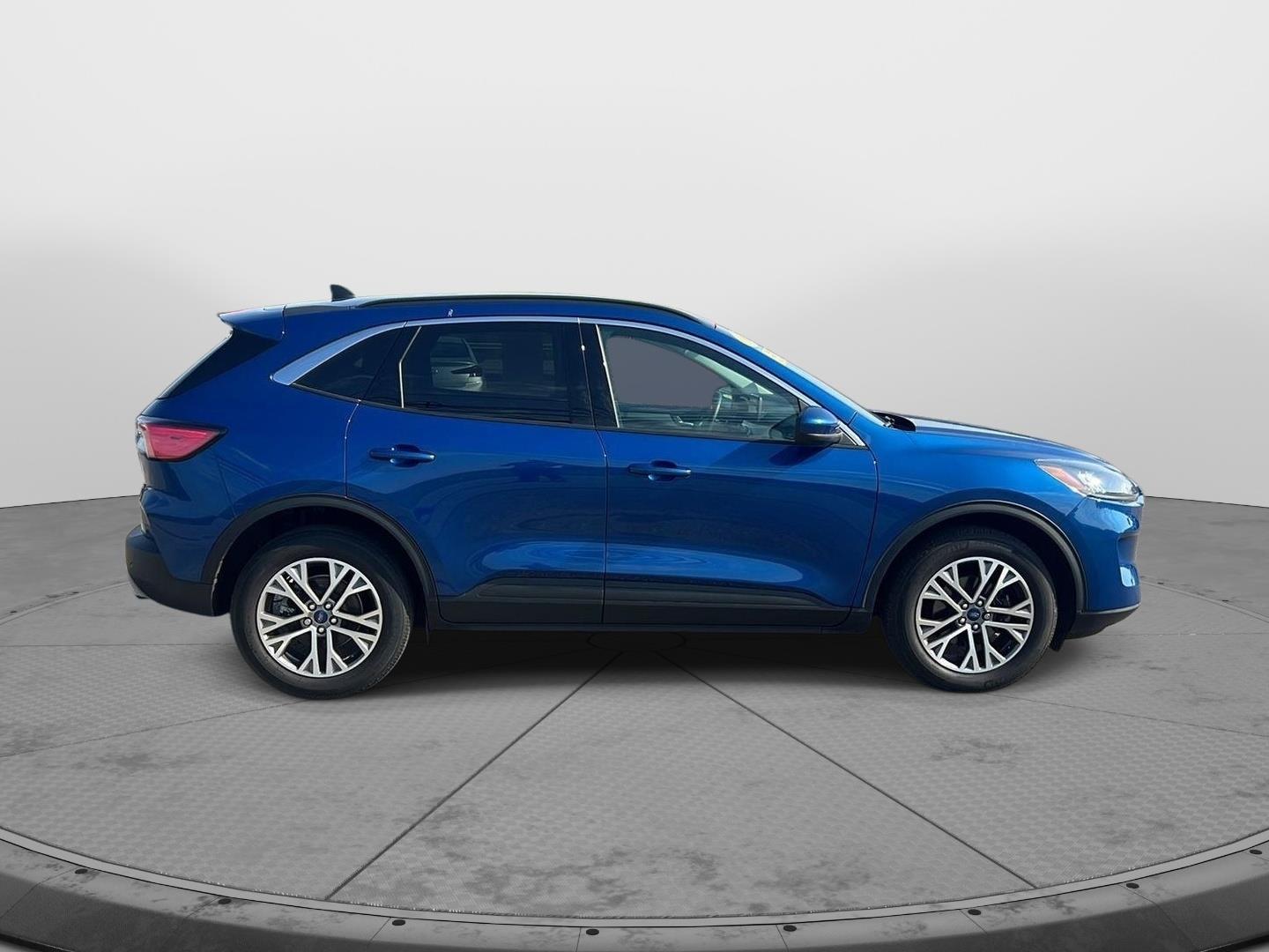 2022 Ford Escape photo 6 of 39