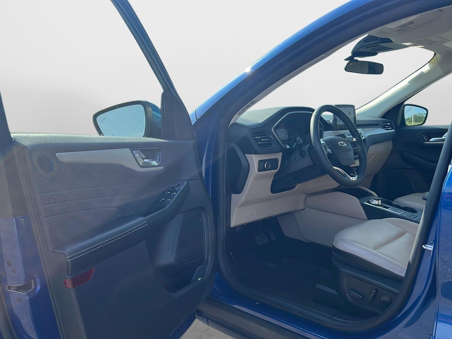 2022 Ford Escape photo 18 of 39