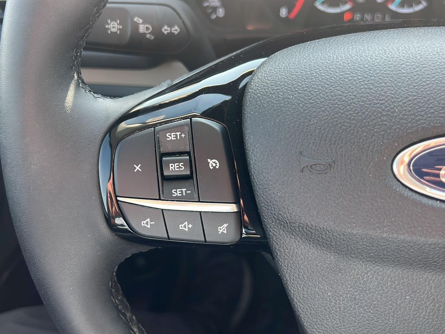 2022 Ford Escape photo 25 of 39