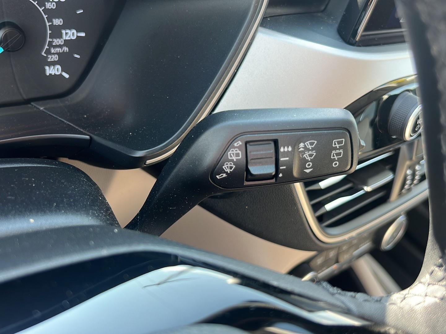 2022 Ford Escape photo 28 of 39