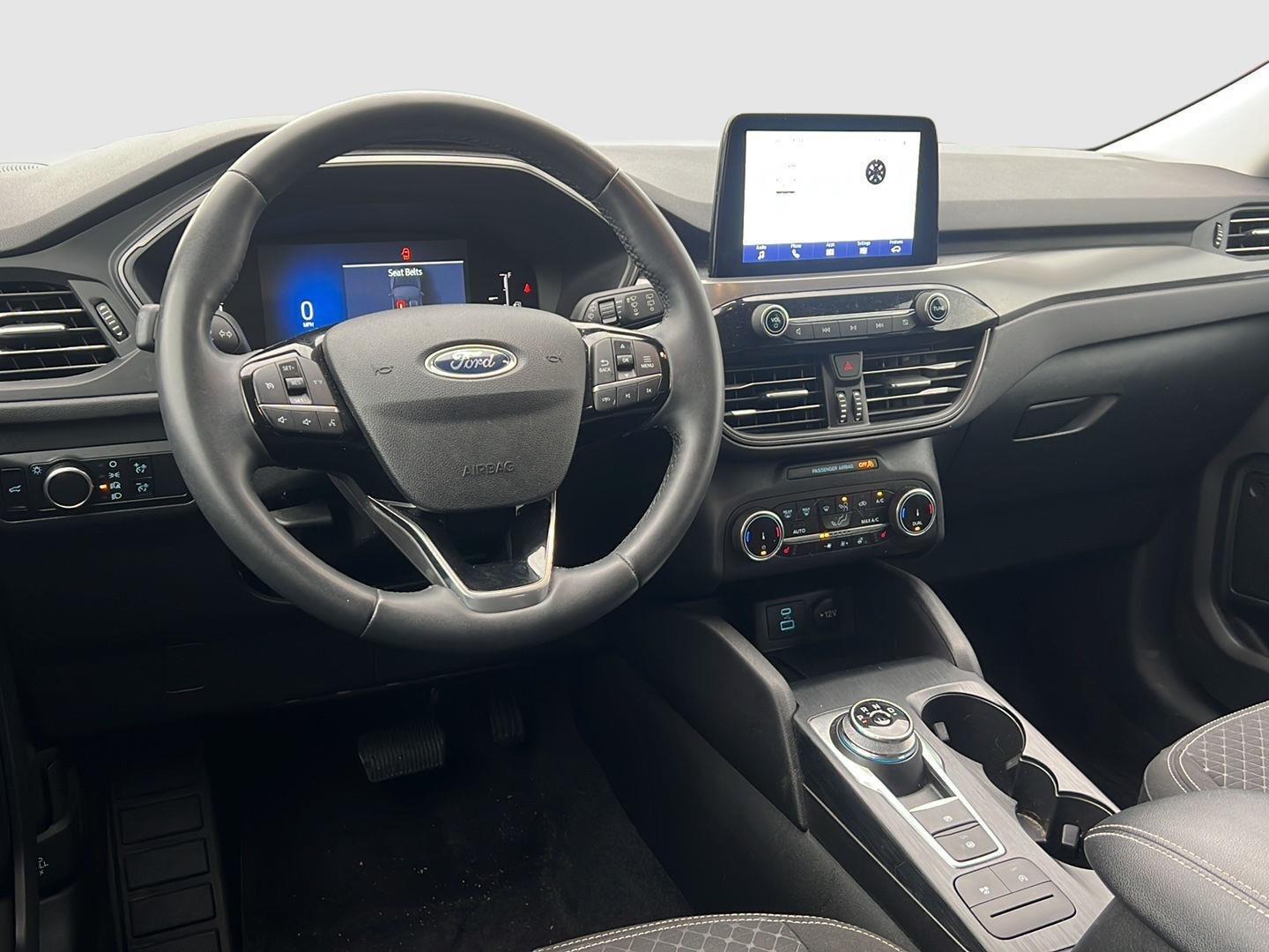 2023 Ford Escape photo 2 of 39