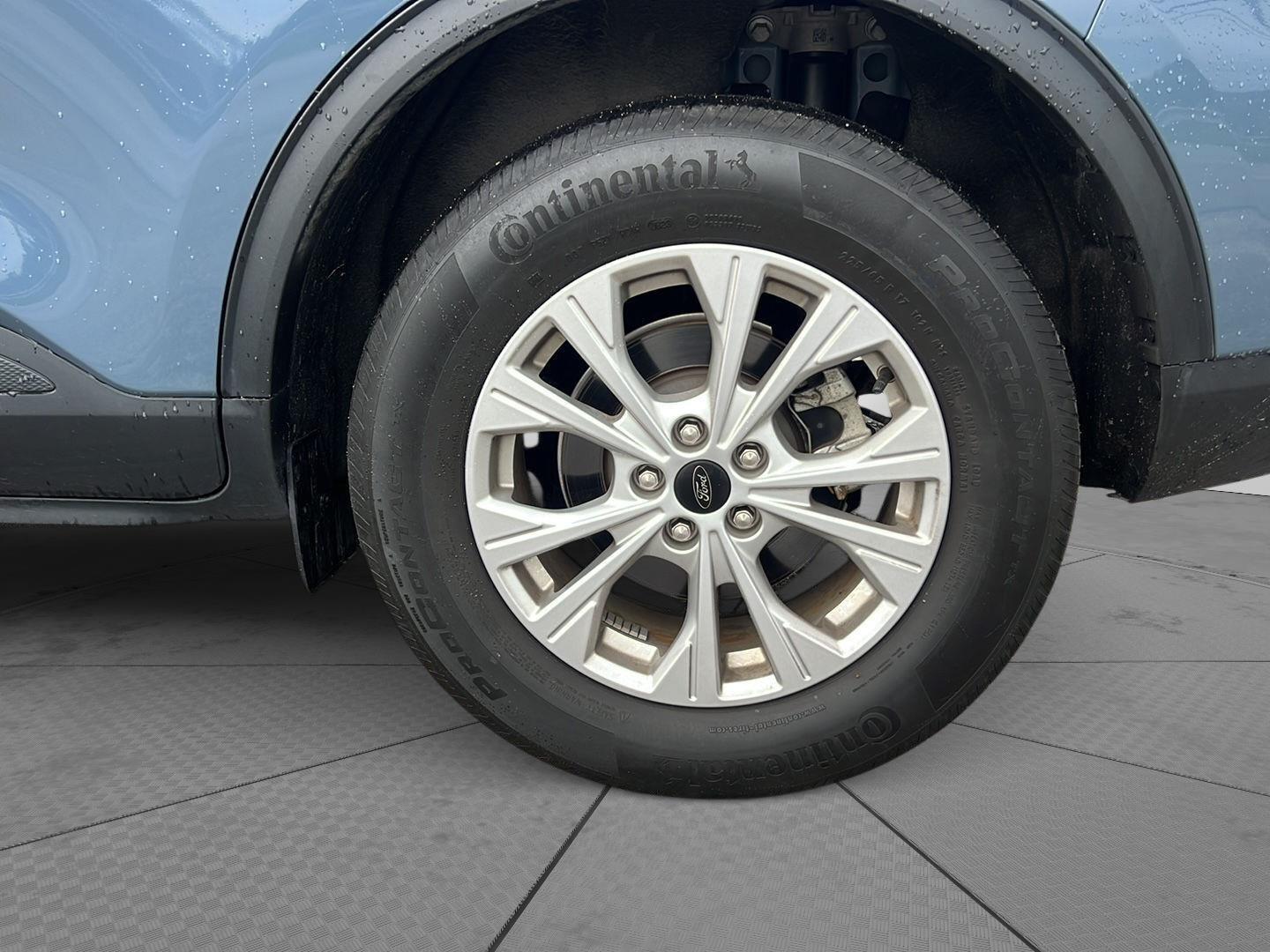 2023 Ford Escape photo 4 of 39