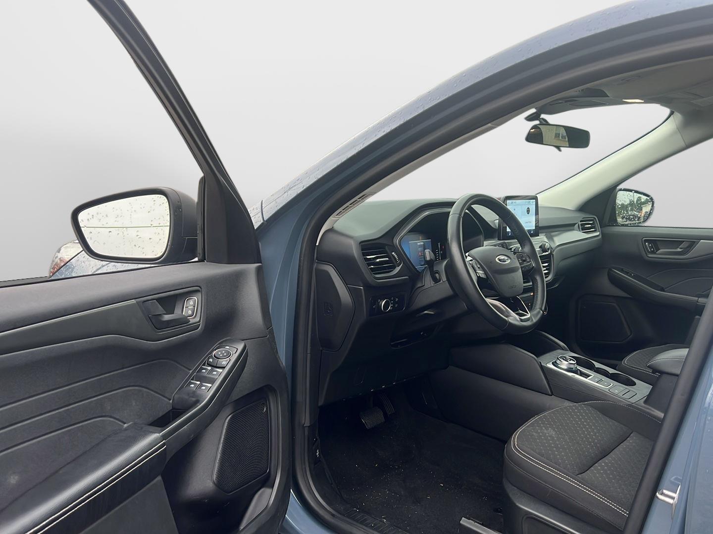 2023 Ford Escape photo 16 of 39