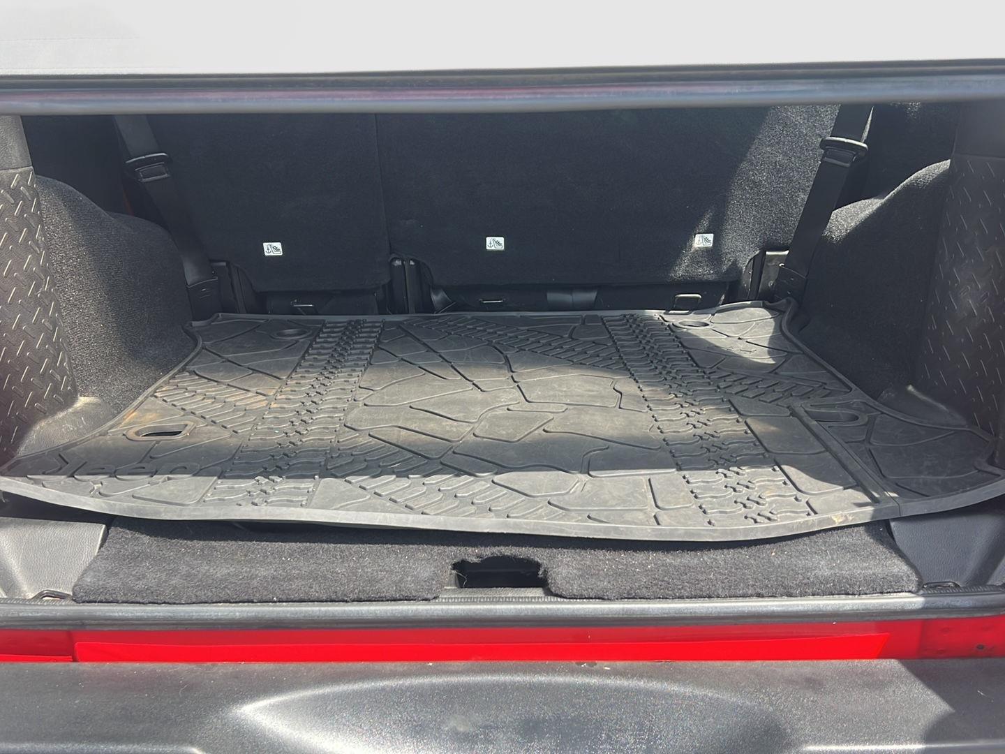 2015 Jeep Wrangler Unlimited photo 10 of 28