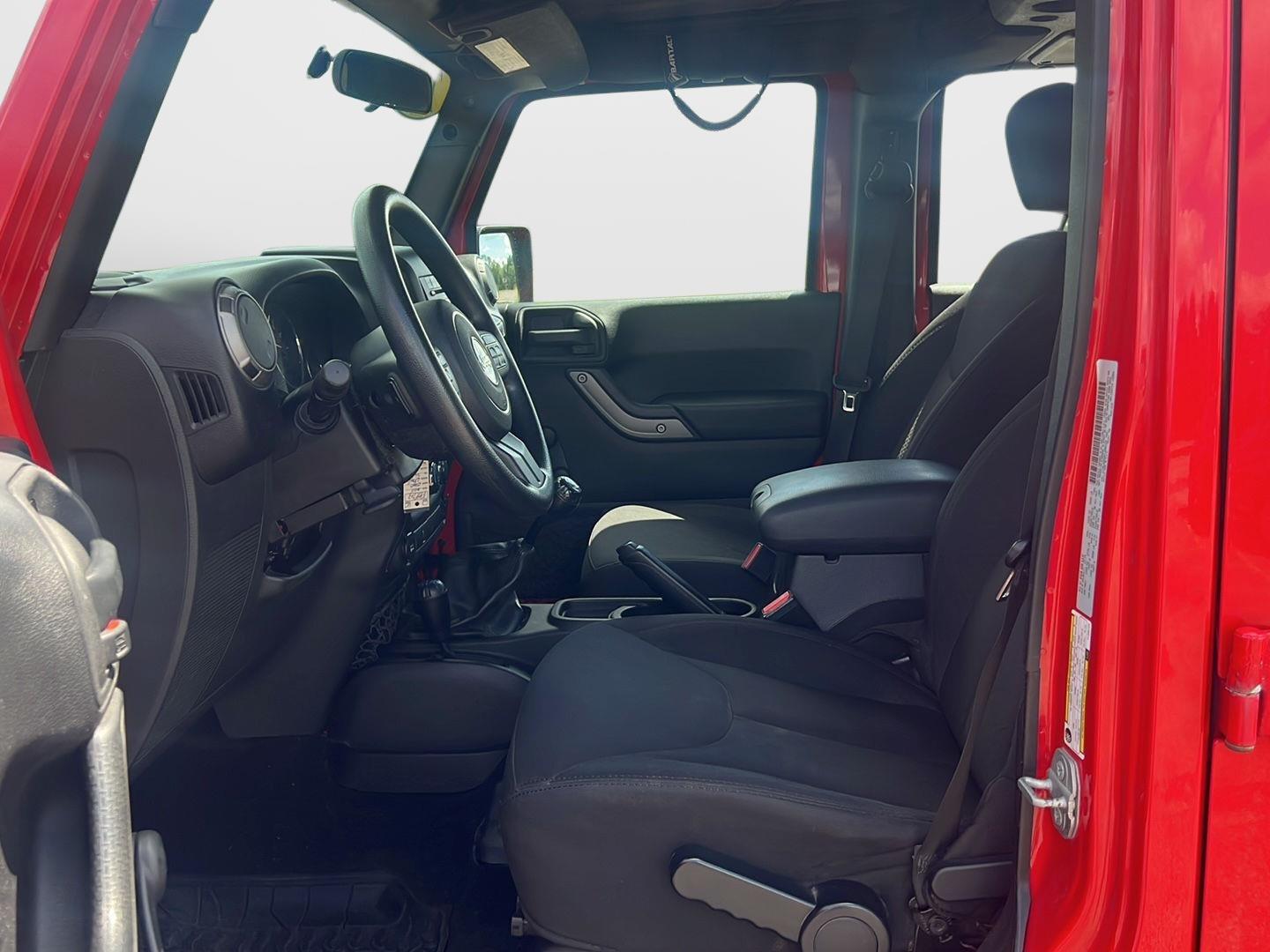 2015 Jeep Wrangler Unlimited photo 16 of 28