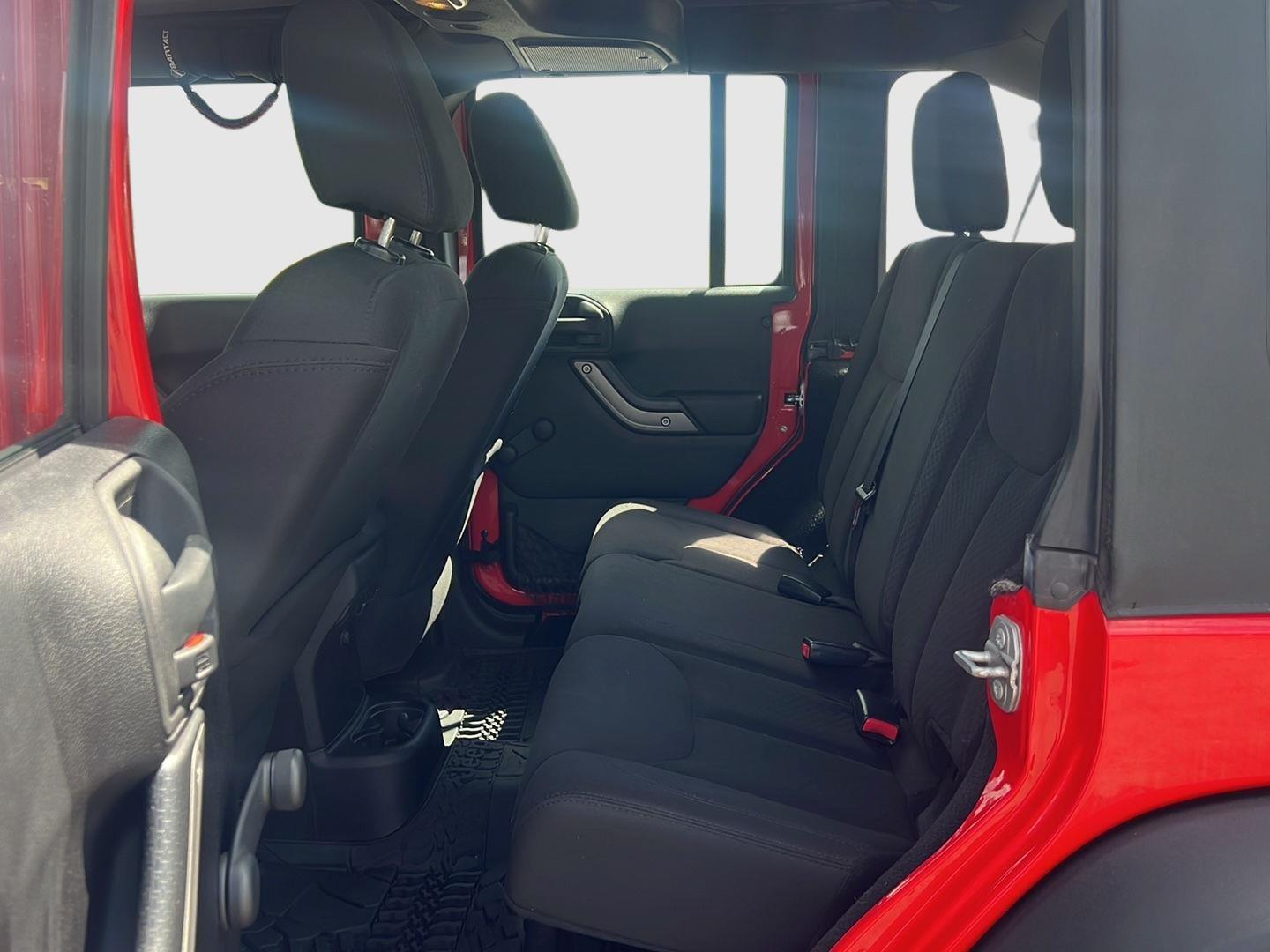 2015 Jeep Wrangler Unlimited photo 27 of 28