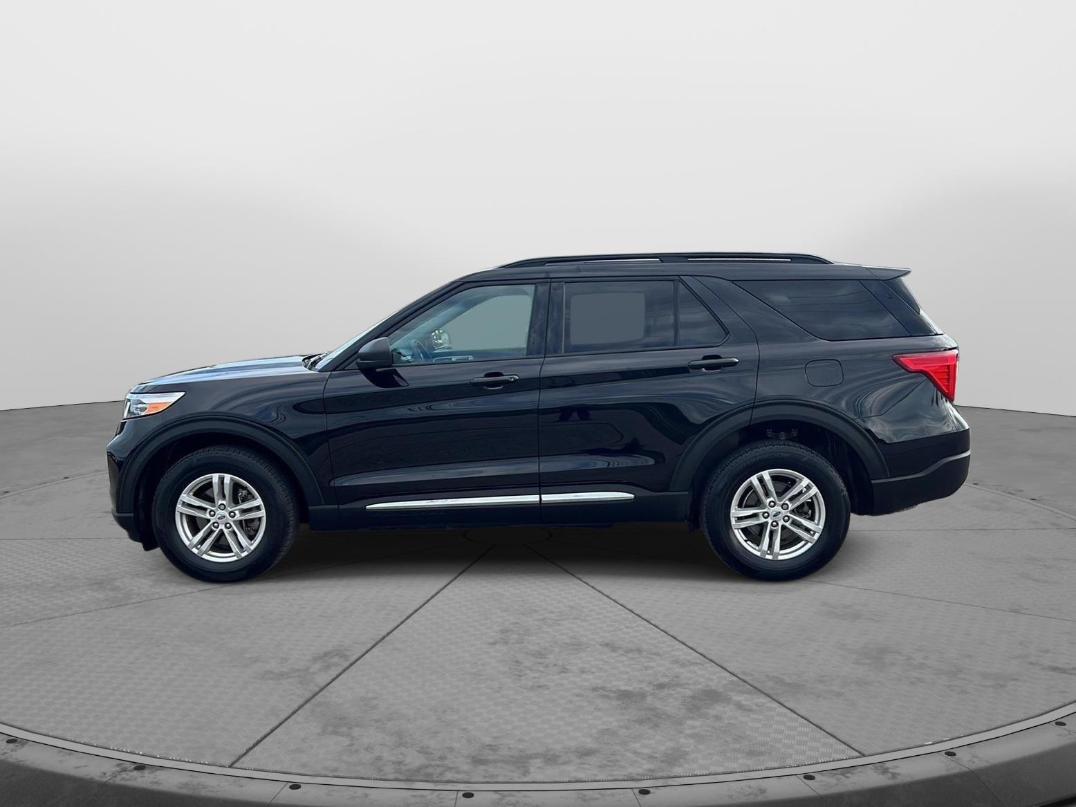 2023 Ford Explorer photo 4 of 51