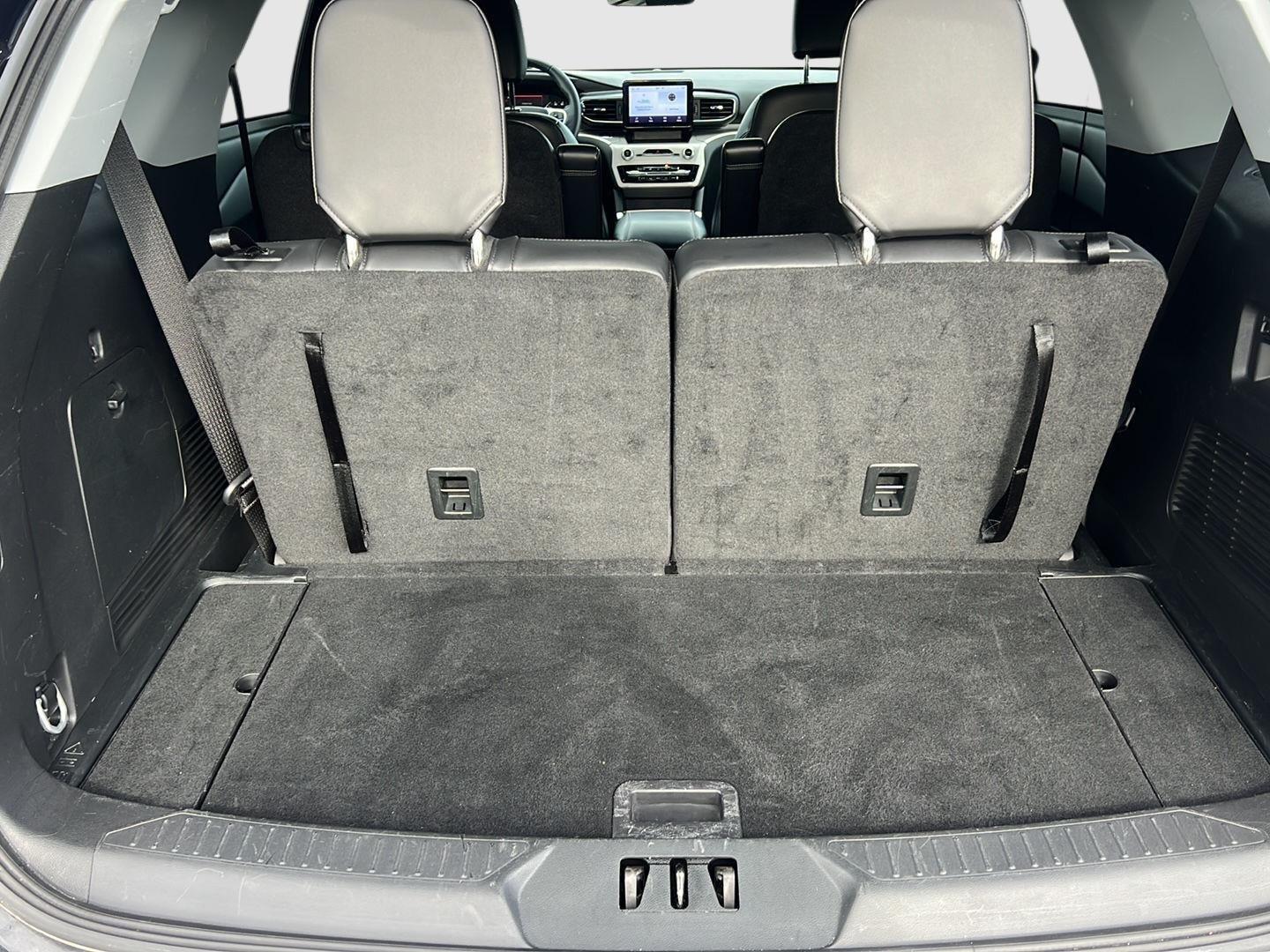 2023 Ford Explorer photo 10 of 51