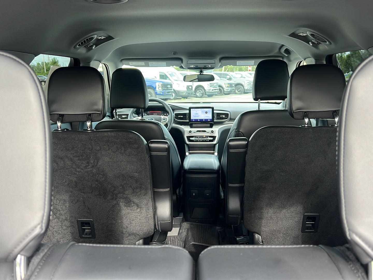 2023 Ford Explorer photo 11 of 51