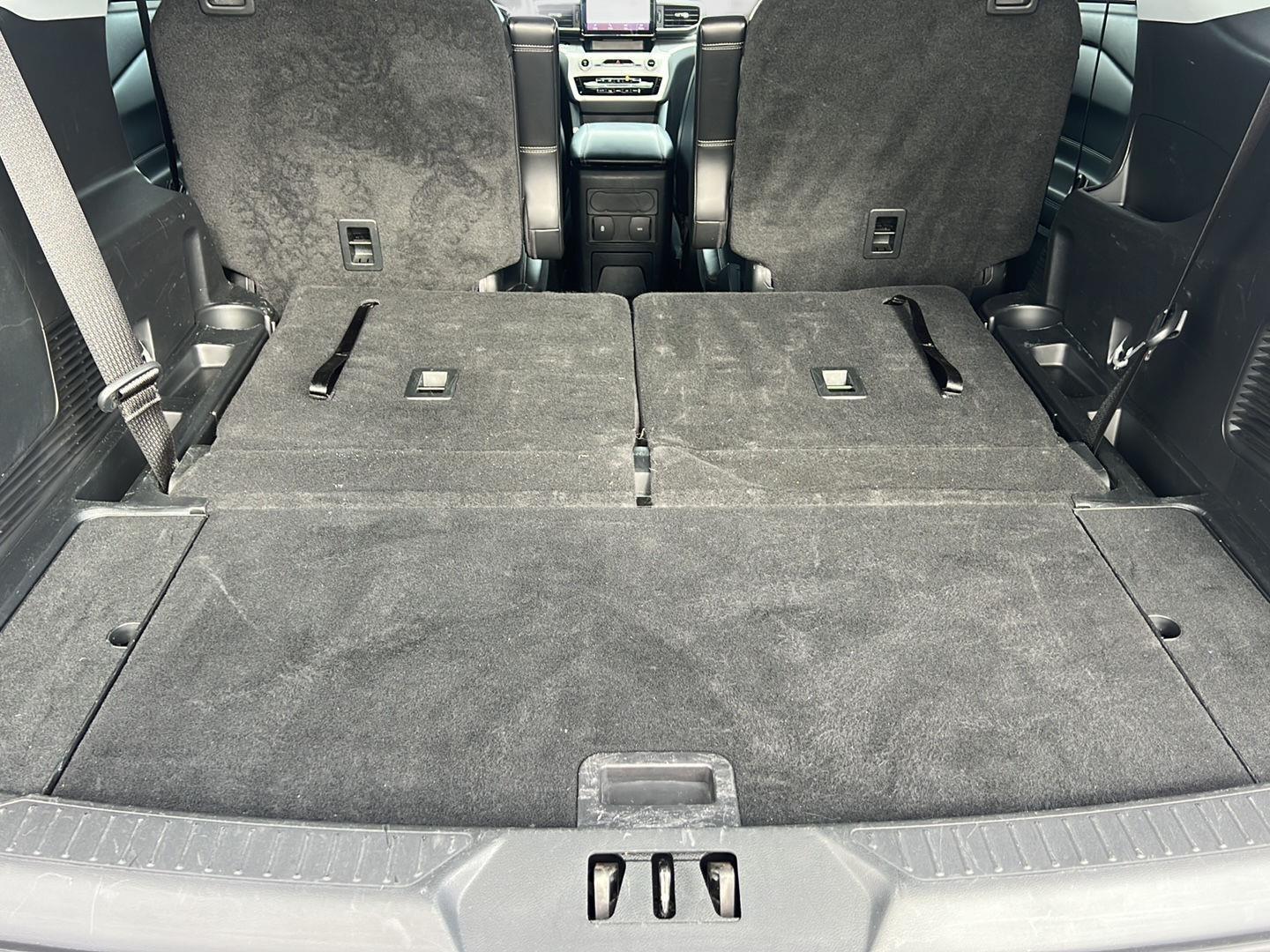 2023 Ford Explorer photo 12 of 51