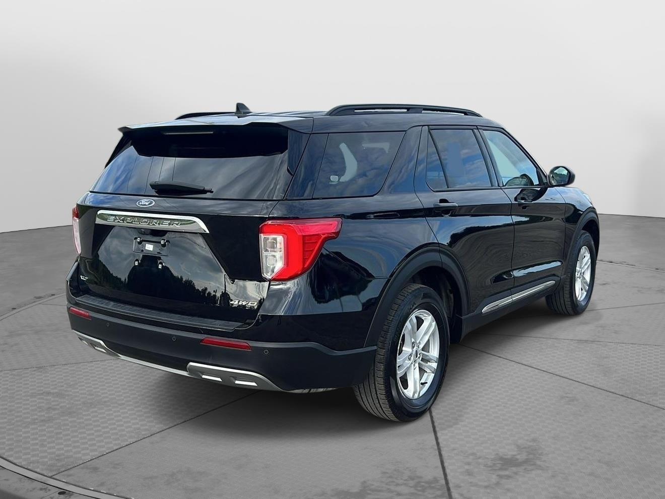 2023 Ford Explorer photo 13 of 51