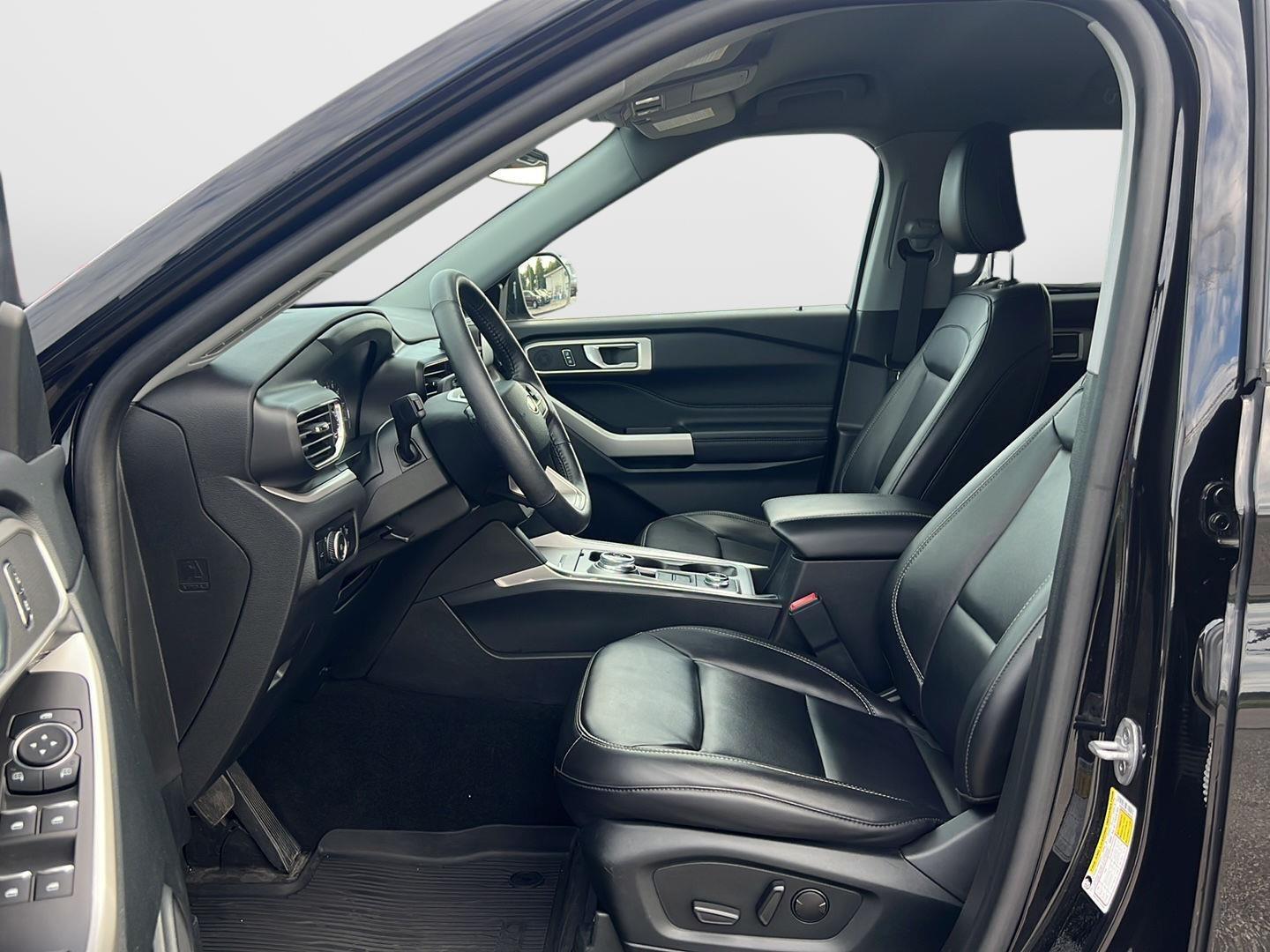 2023 Ford Explorer photo 19 of 51