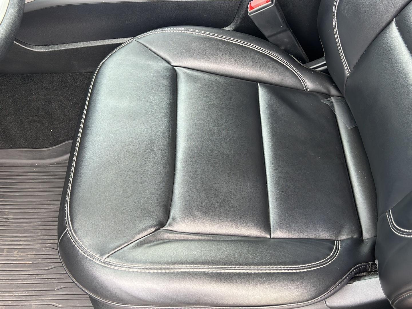 2023 Ford Explorer photo 21 of 51