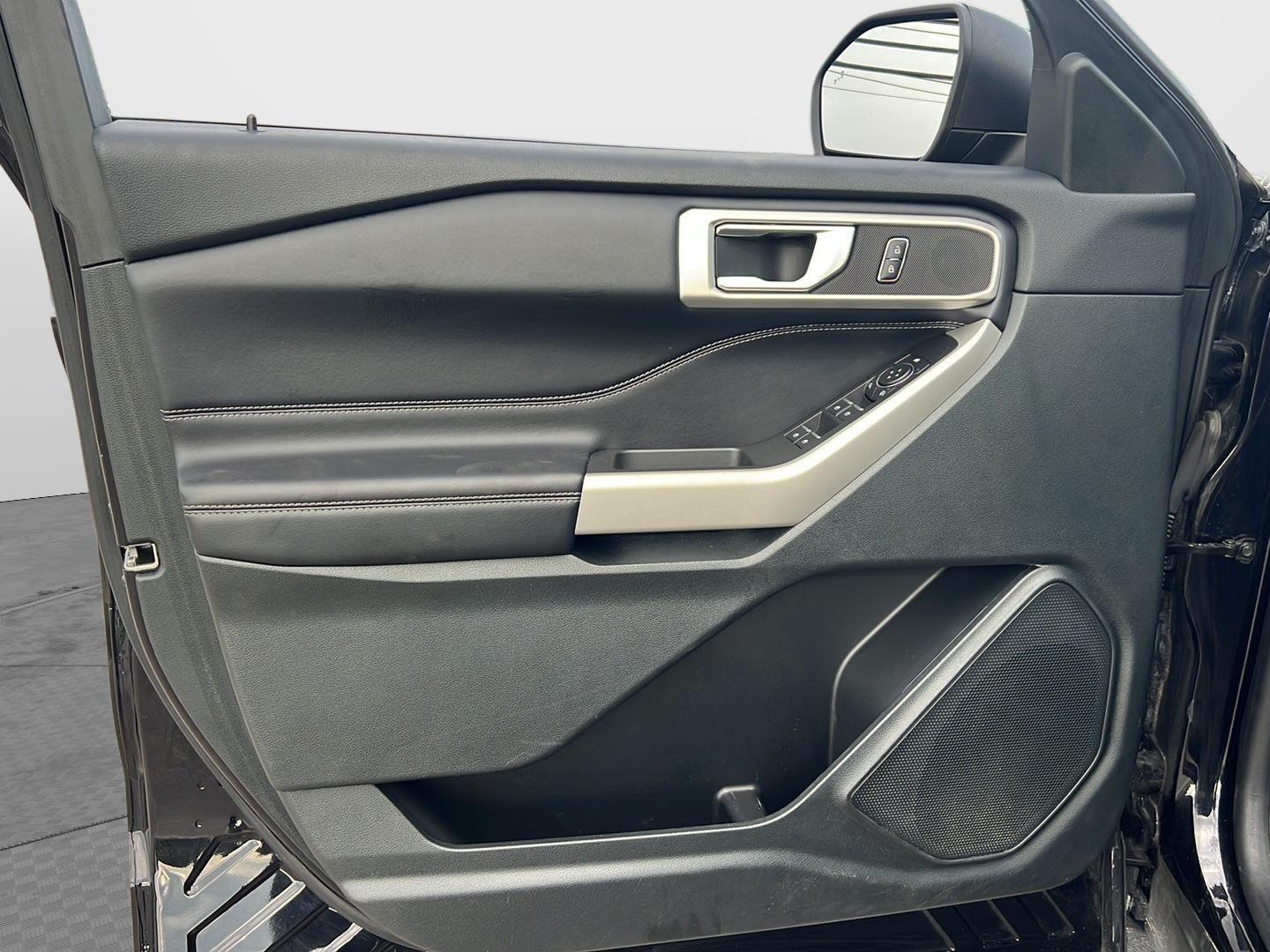 2023 Ford Explorer photo 22 of 51