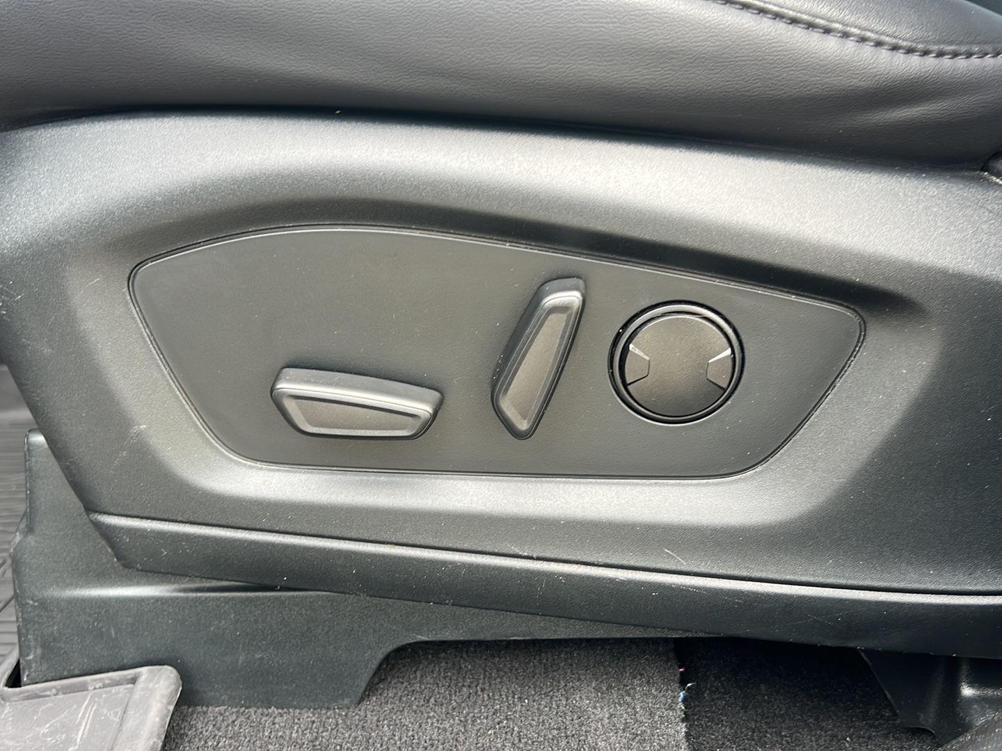 2023 Ford Explorer photo 24 of 51