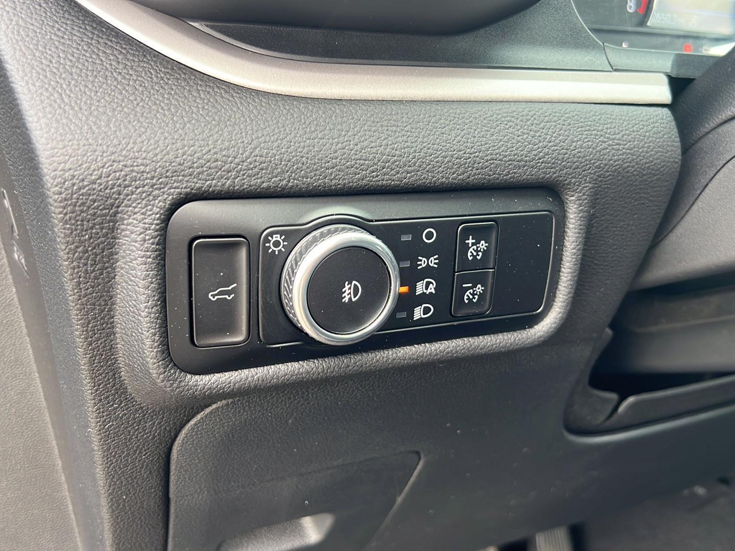 2023 Ford Explorer photo 25 of 51