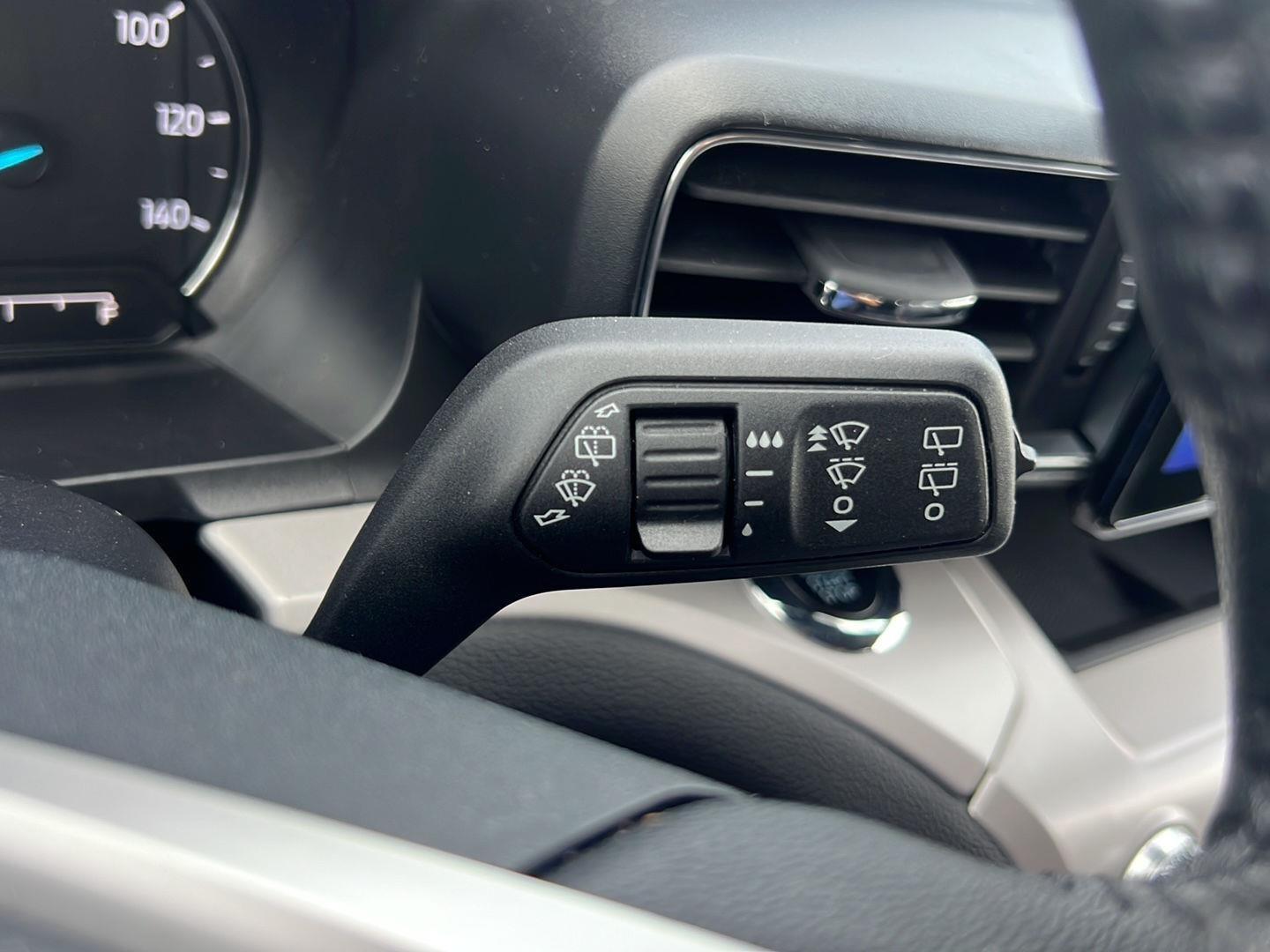 2023 Ford Explorer photo 30 of 51