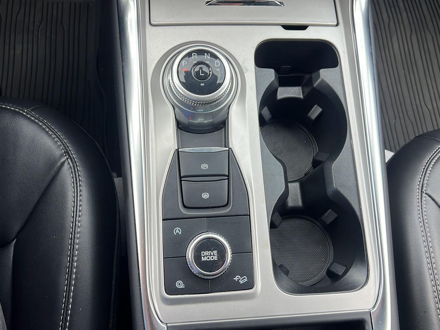 2023 Ford Explorer photo 33 of 51