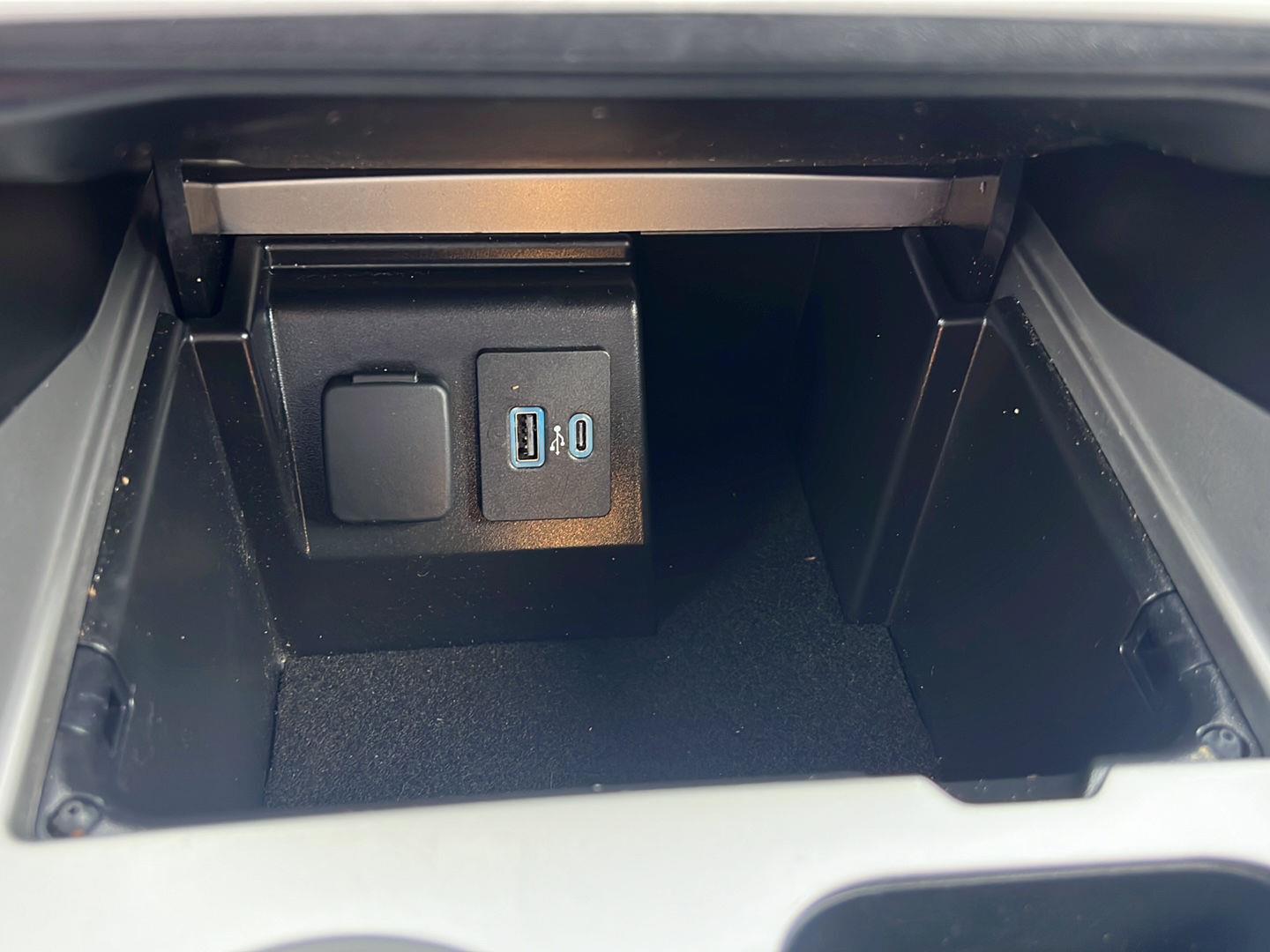 2023 Ford Explorer photo 42 of 51