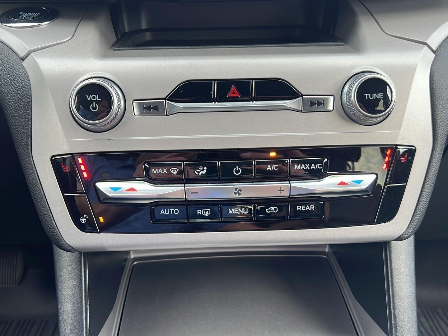 2023 Ford Explorer photo 43 of 51
