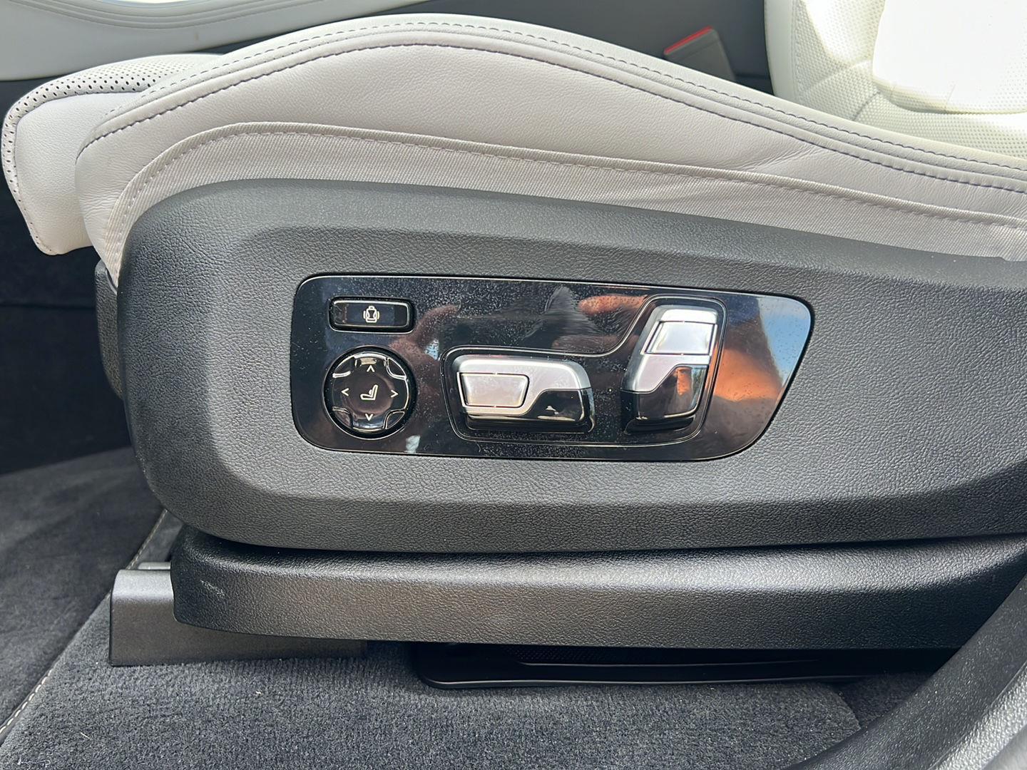2025 BMW X5 photo 30 of 52