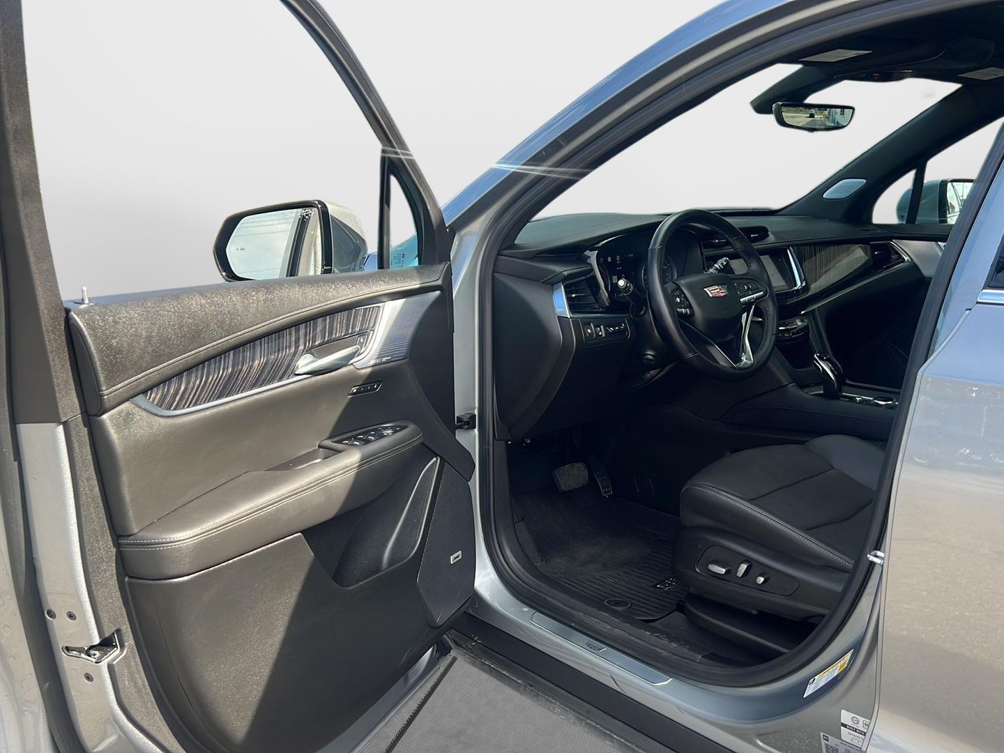 2025 Cadillac XT6 photo 17 of 60