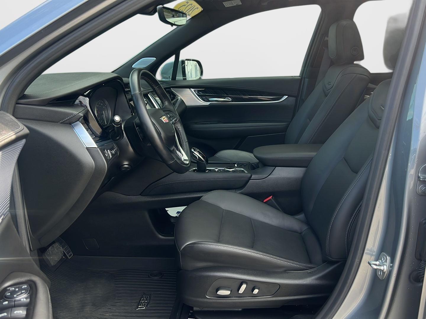 2025 Cadillac XT6 photo 18 of 60