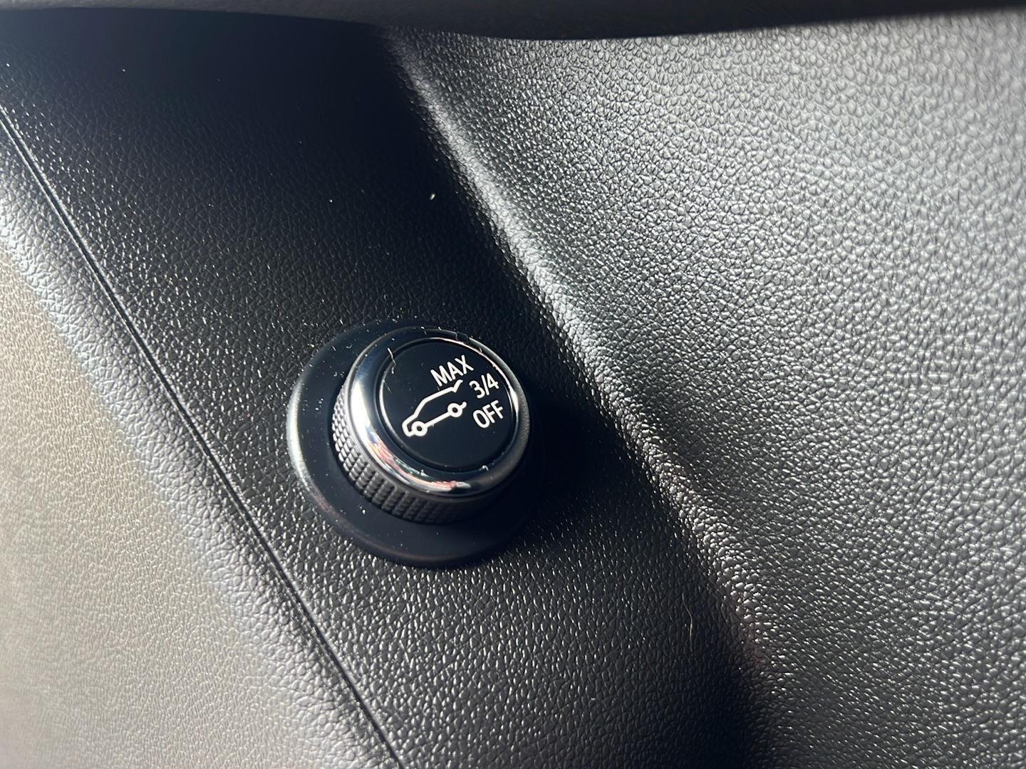 2025 Cadillac XT6 photo 28 of 60