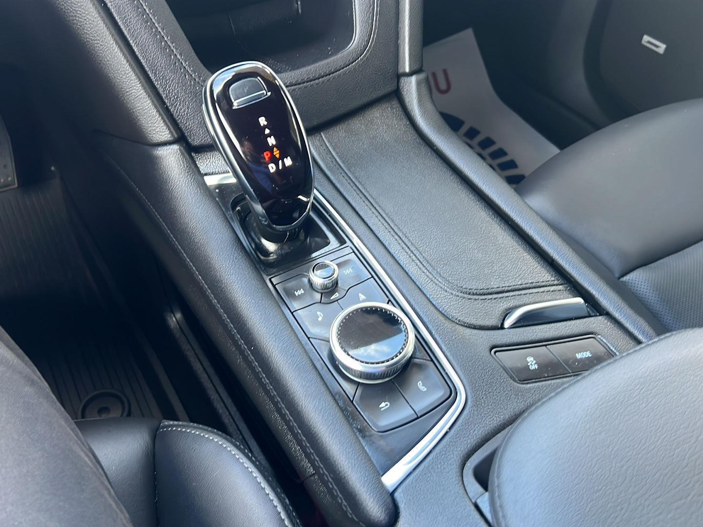 2025 Cadillac XT6 photo 38 of 60
