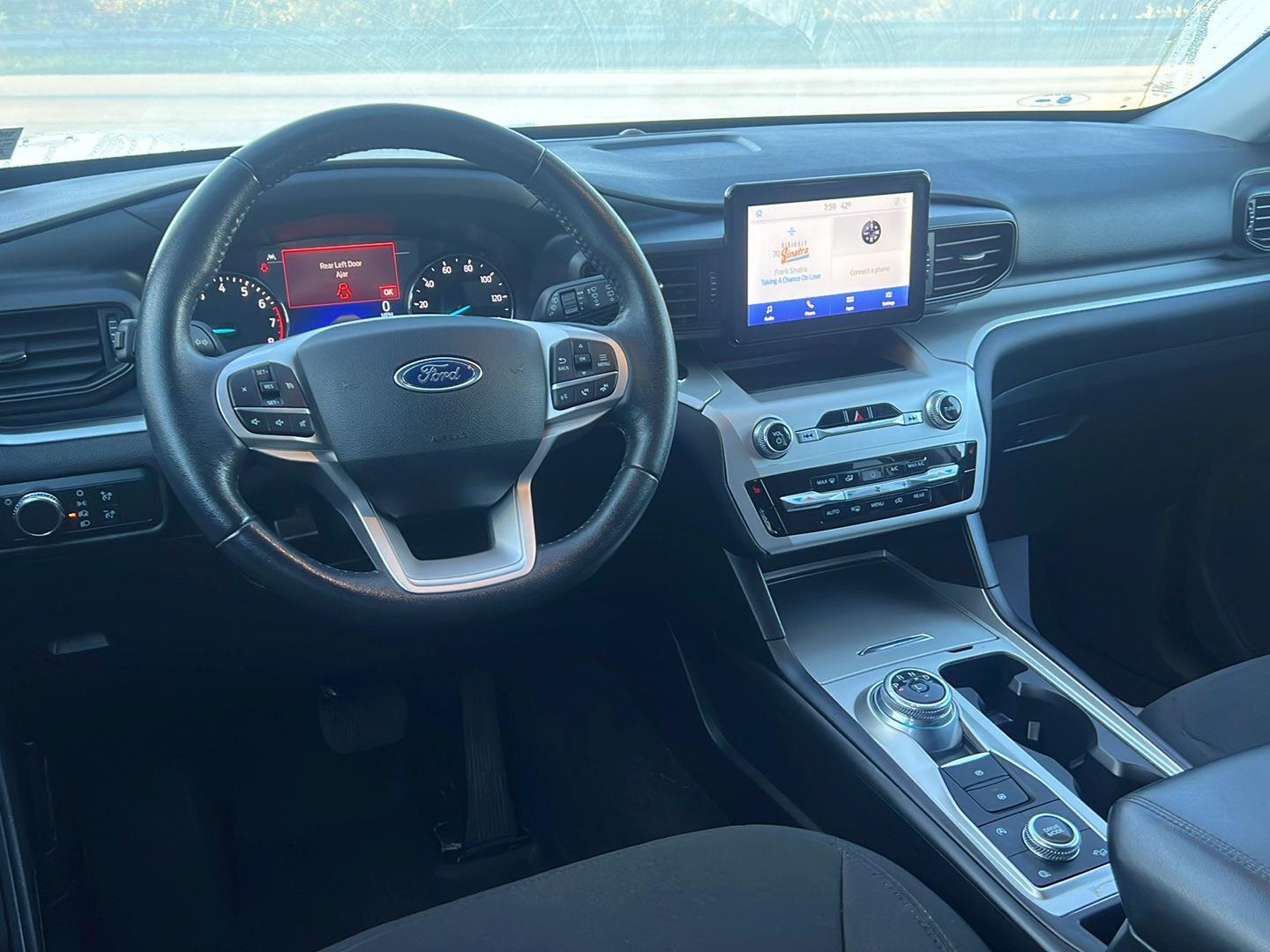 2021 Ford Explorer photo 2 of 47