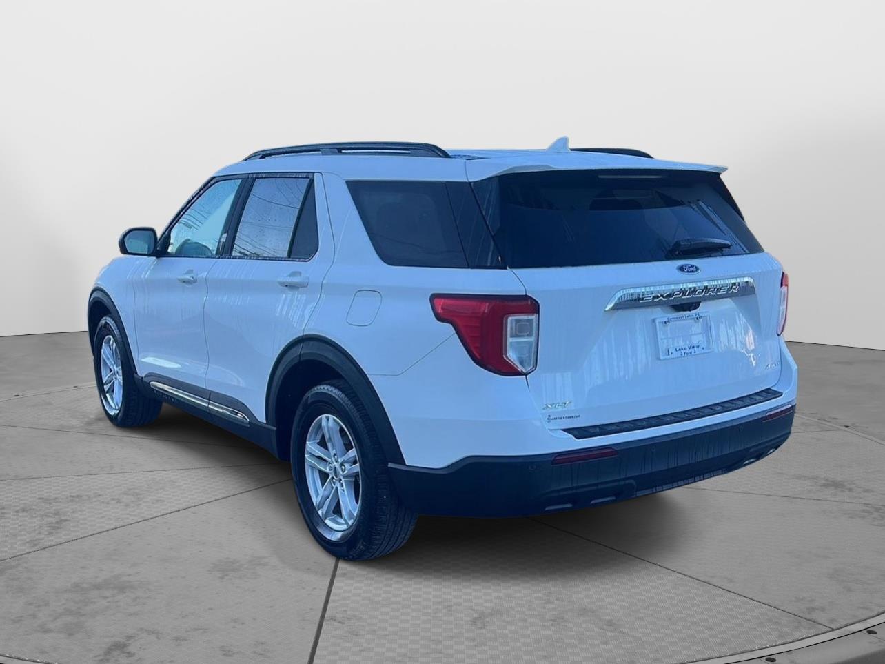 2021 Ford Explorer photo 8 of 47
