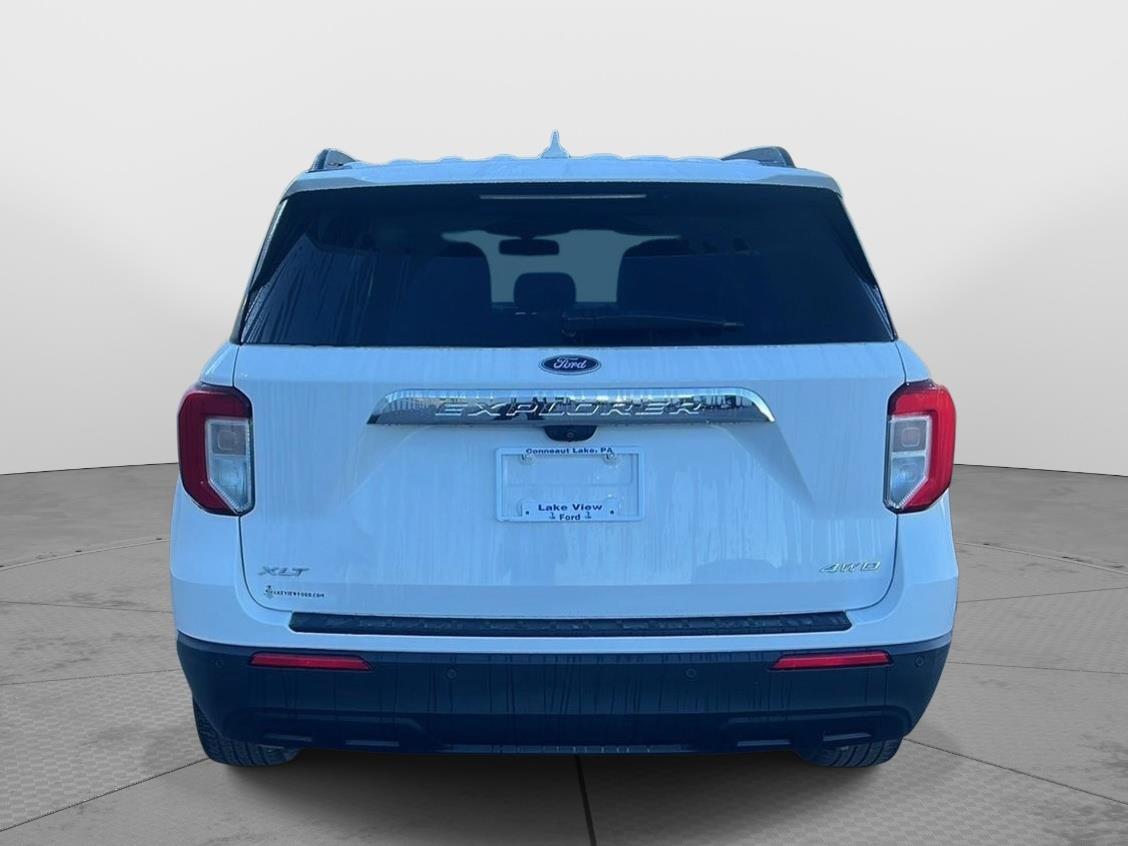 2021 Ford Explorer photo 9 of 47