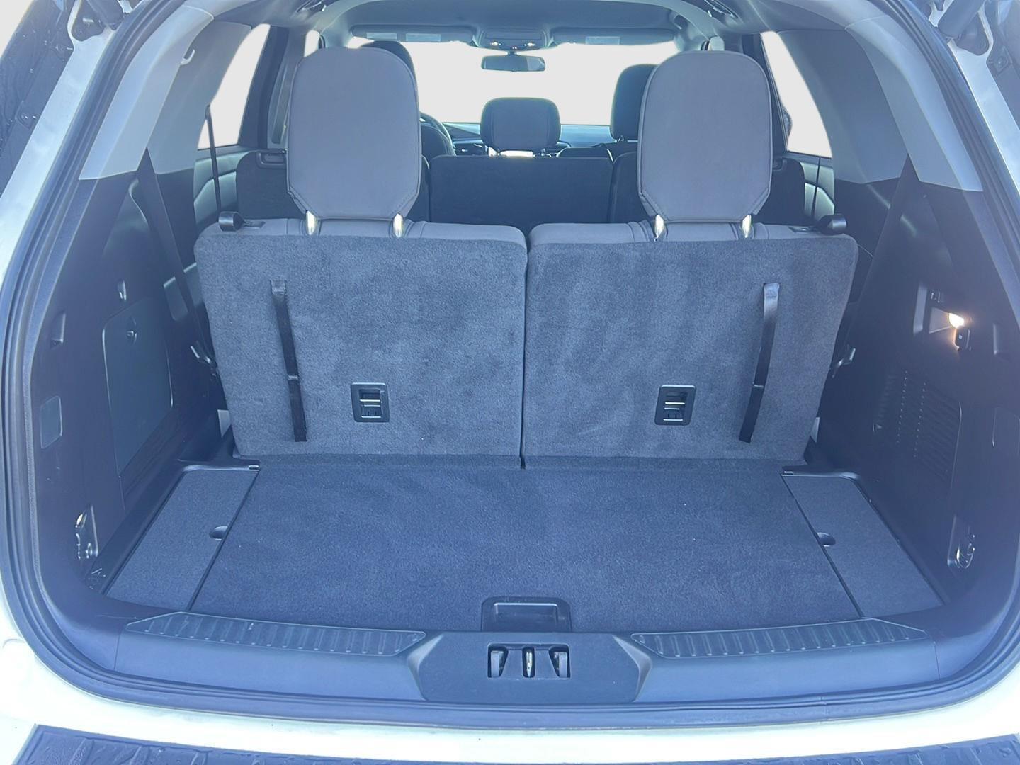 2021 Ford Explorer photo 12 of 47